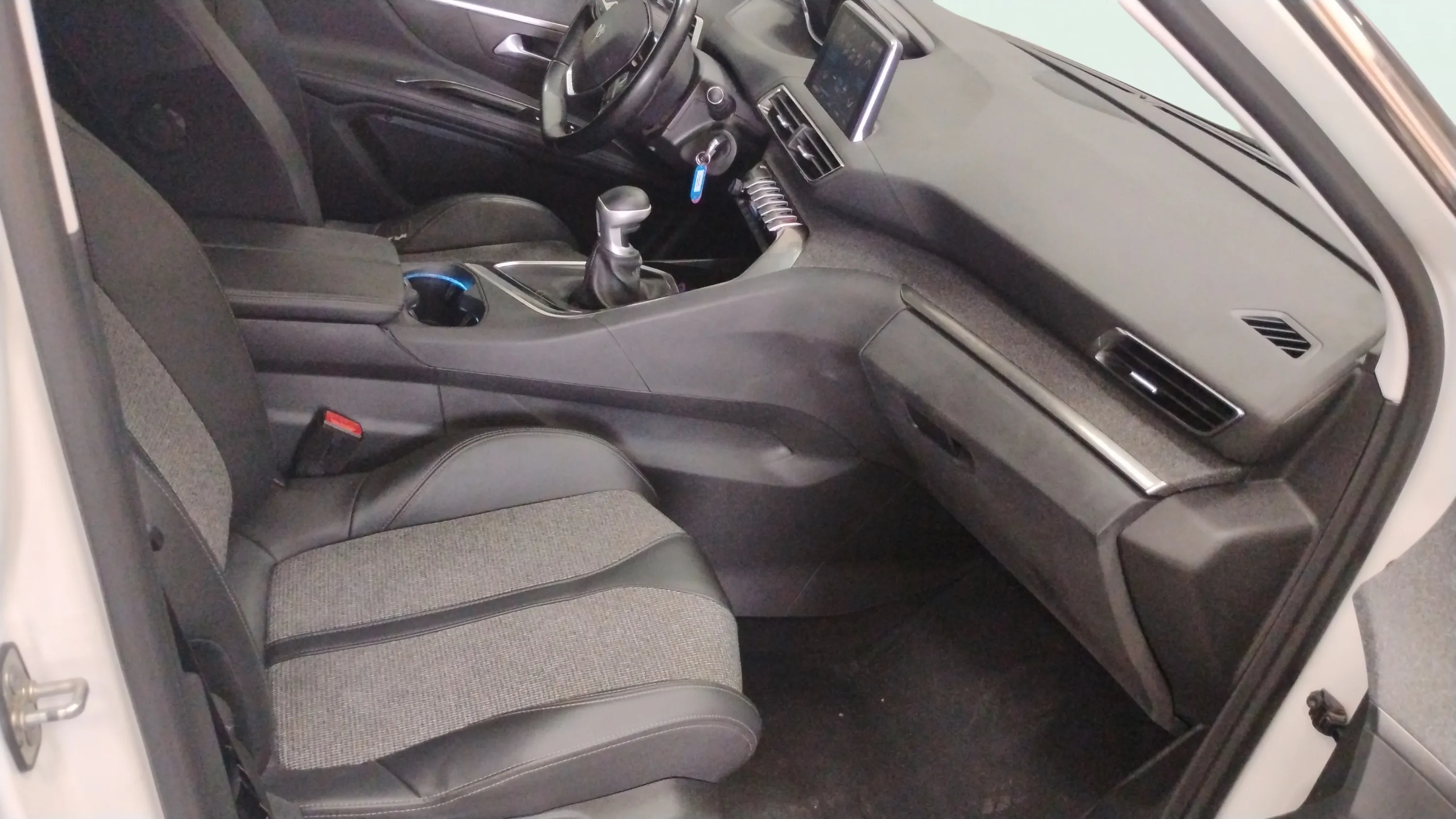 Peugeot 5008 Allure 1.2L PureTech - foto 11
