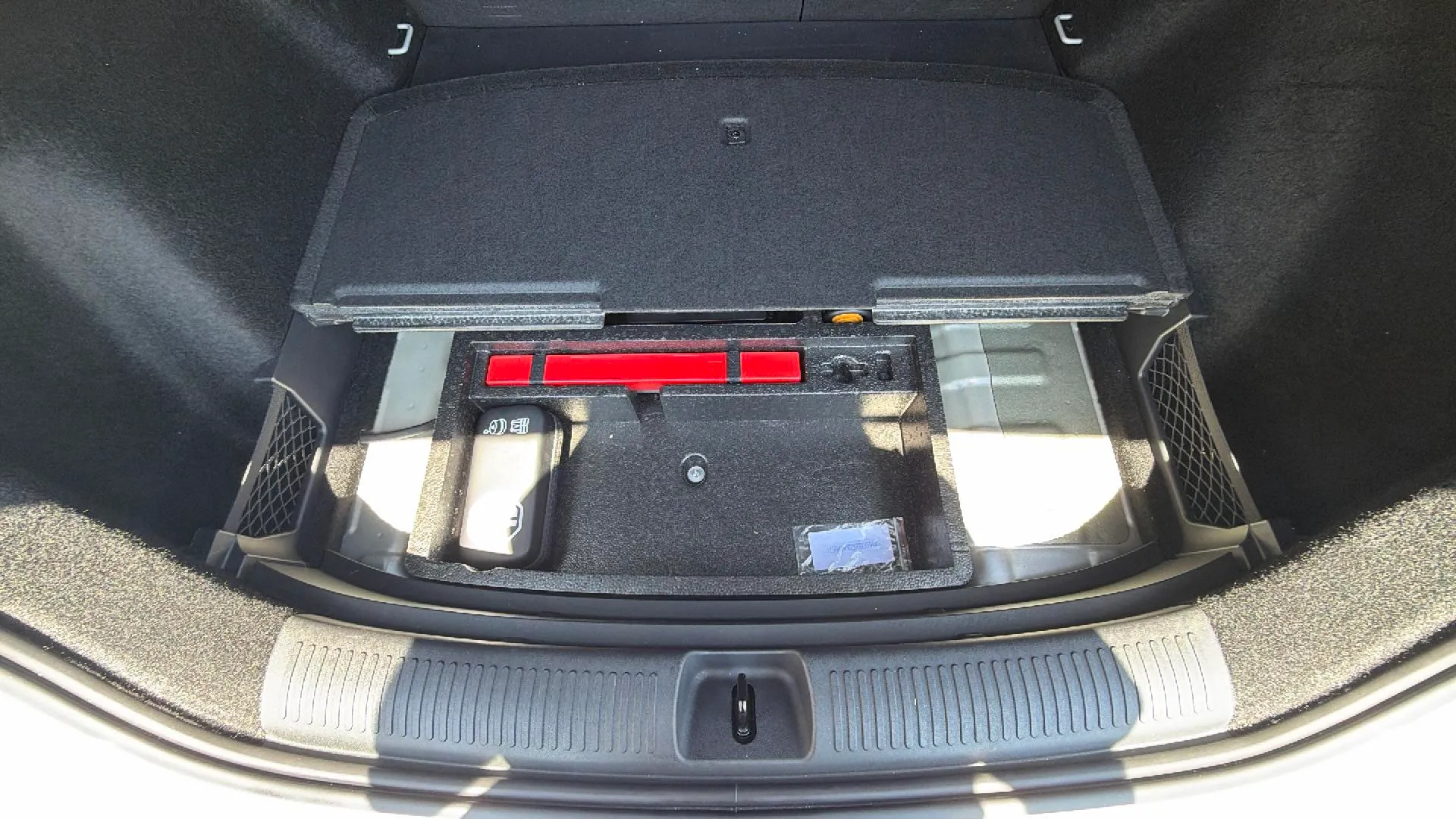 MG ZS Hybrid+ Luxury - foto 17