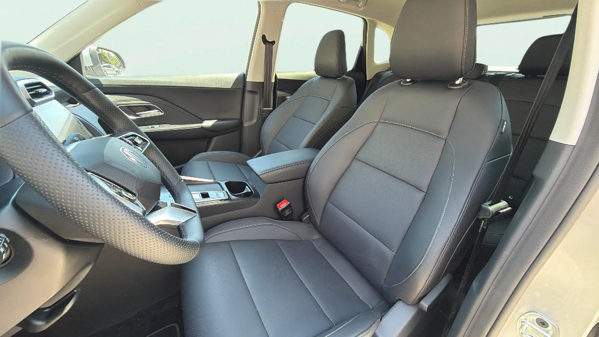 MG ZS Hybrid+ Luxury - foto 13