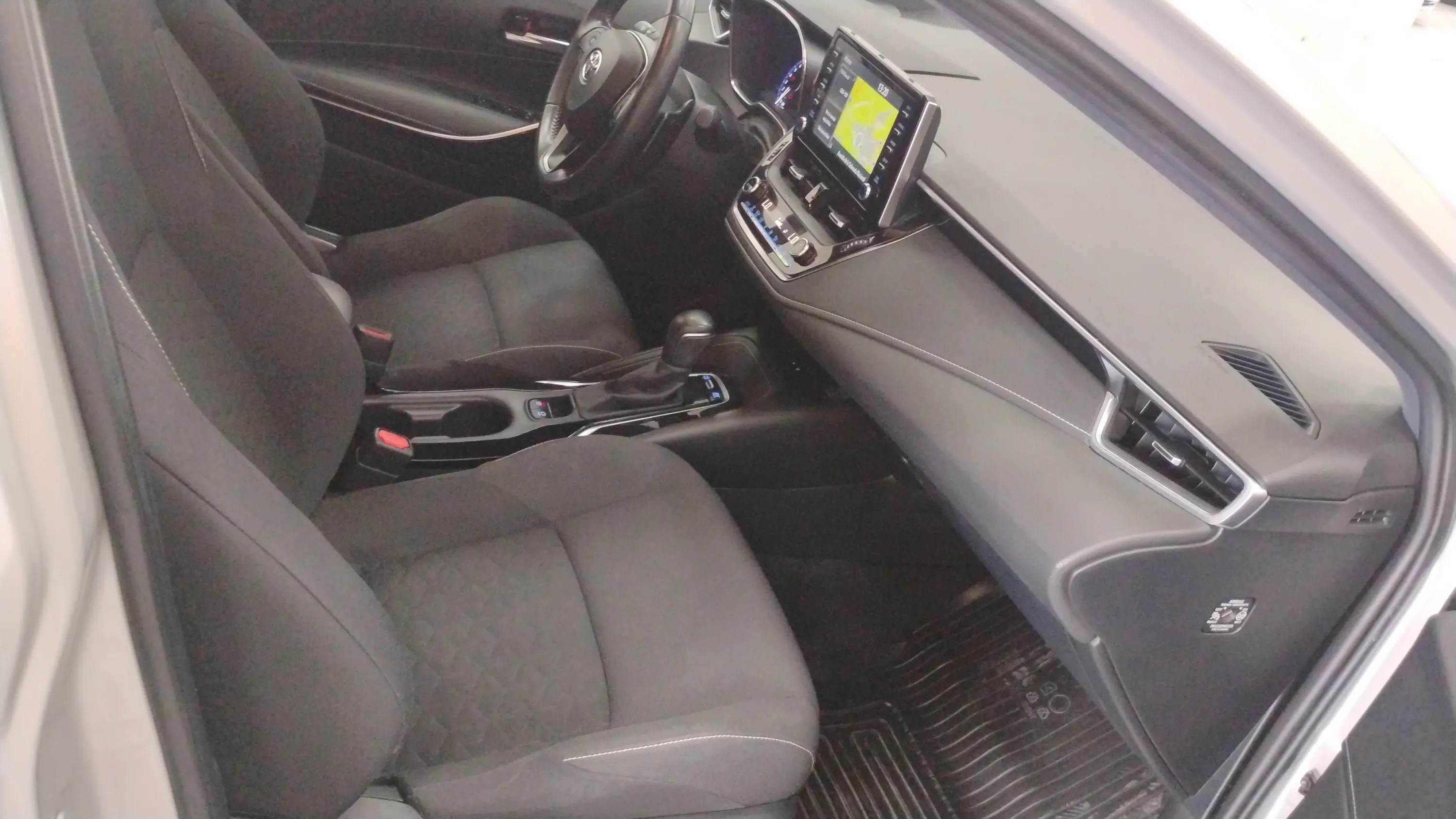 Toyota Corolla 2.0 180H Feel! E-CVT - foto 11