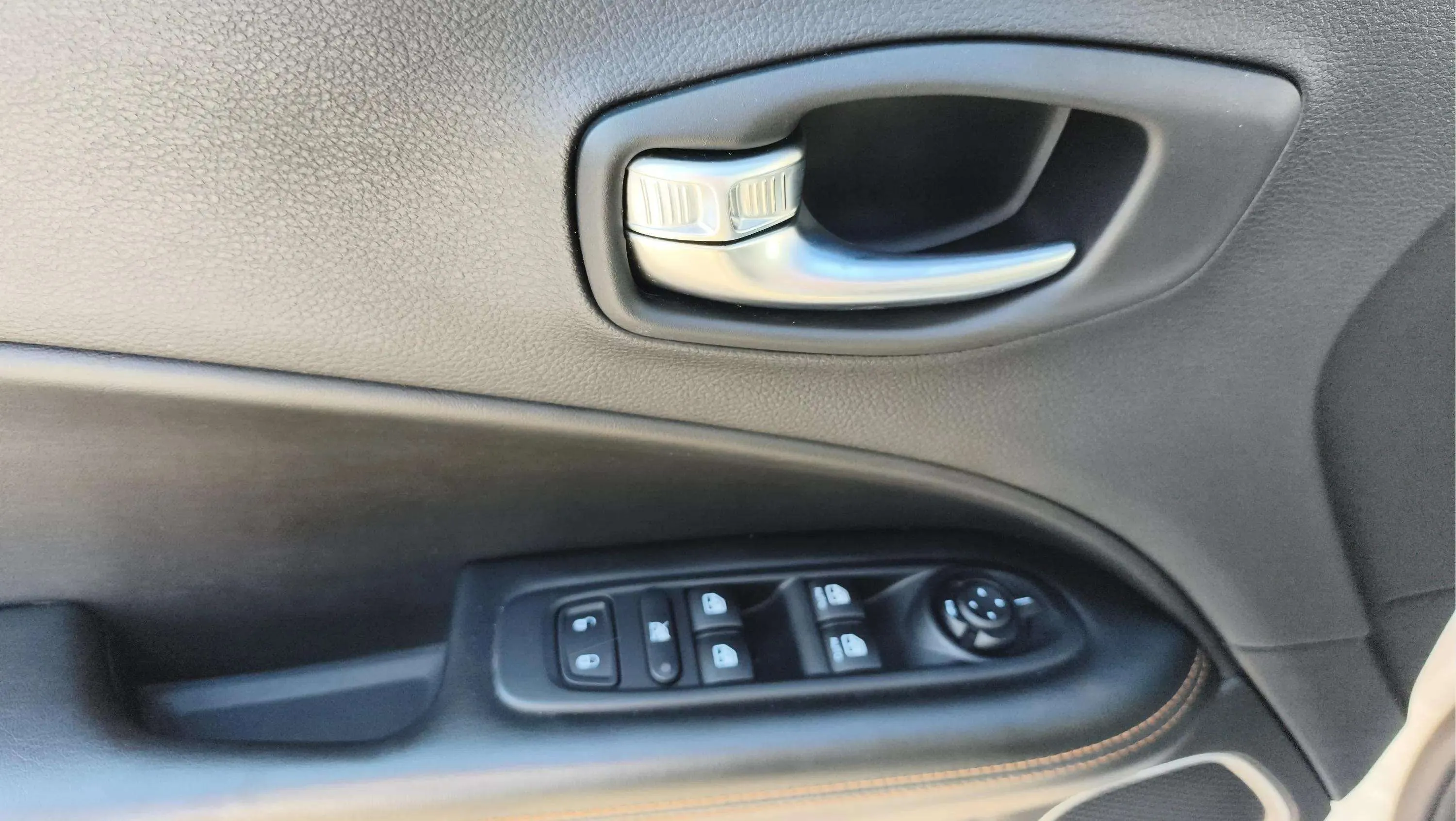 Jeep Compass 1.6 Mjet Limited 4x2 - foto 18