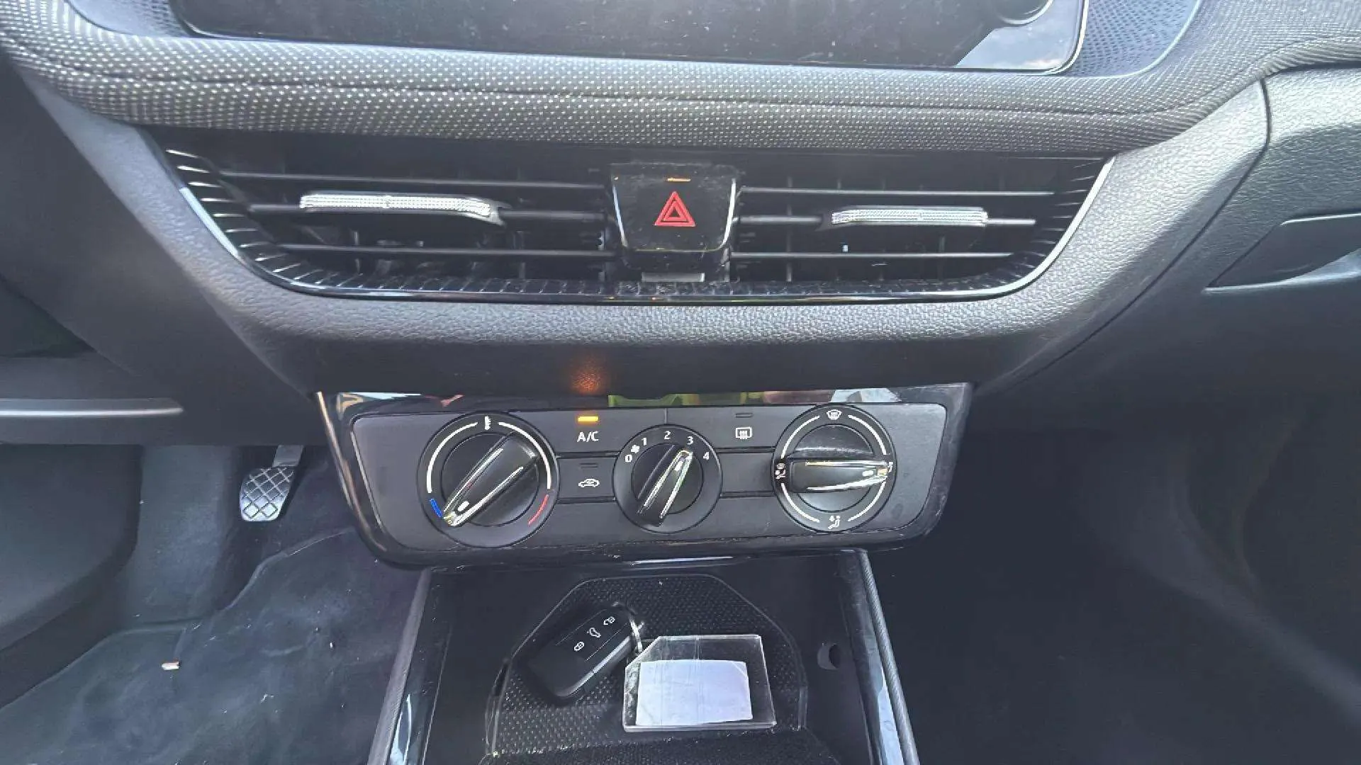 Škoda Fabia 1.0 TSI Selection - foto 15