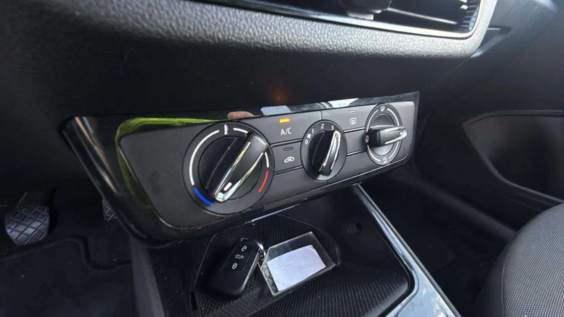 Škoda Fabia 1.0 TSI Selection - foto 14