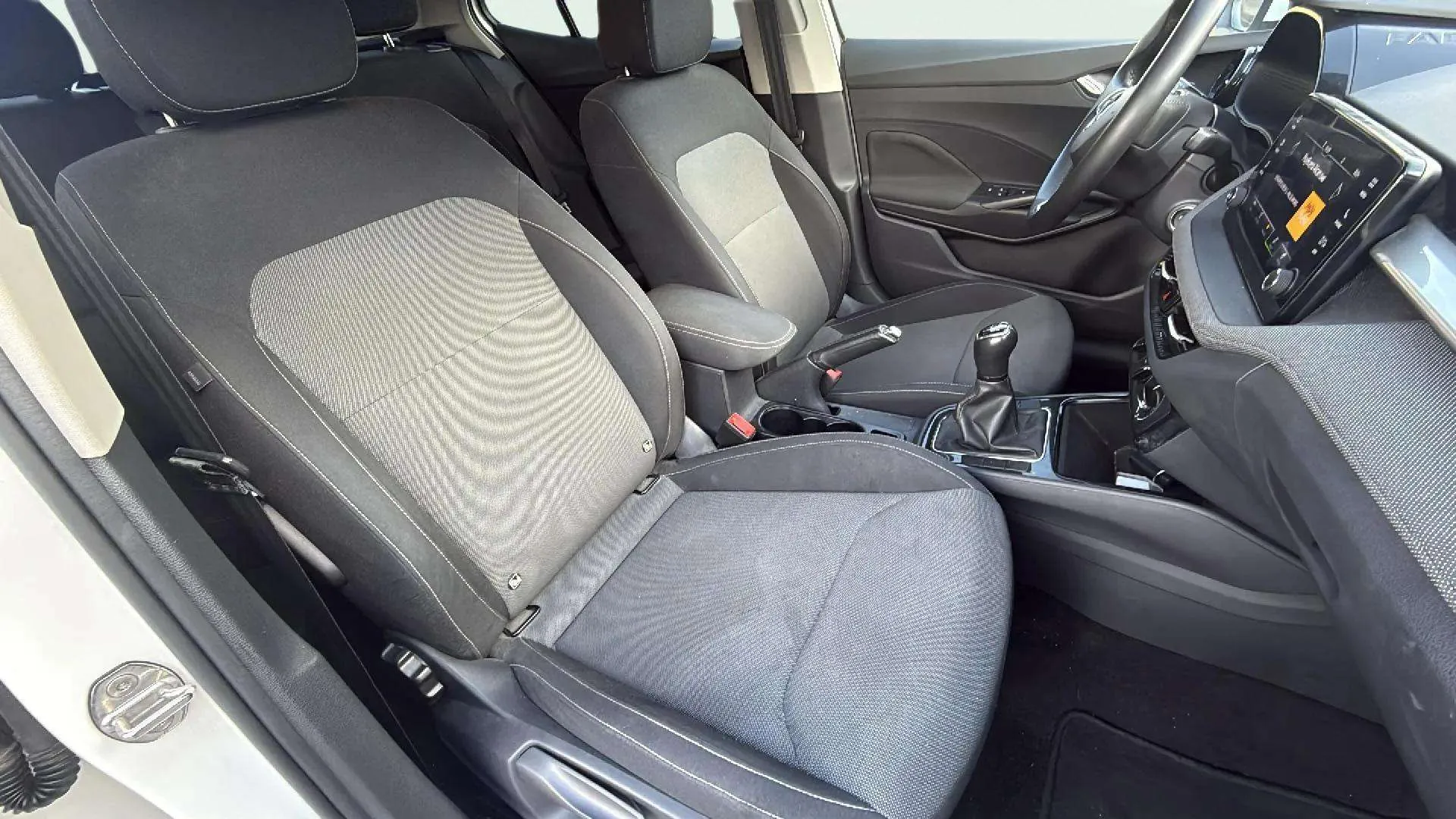 Škoda Fabia 1.0 TSI Selection - foto 18