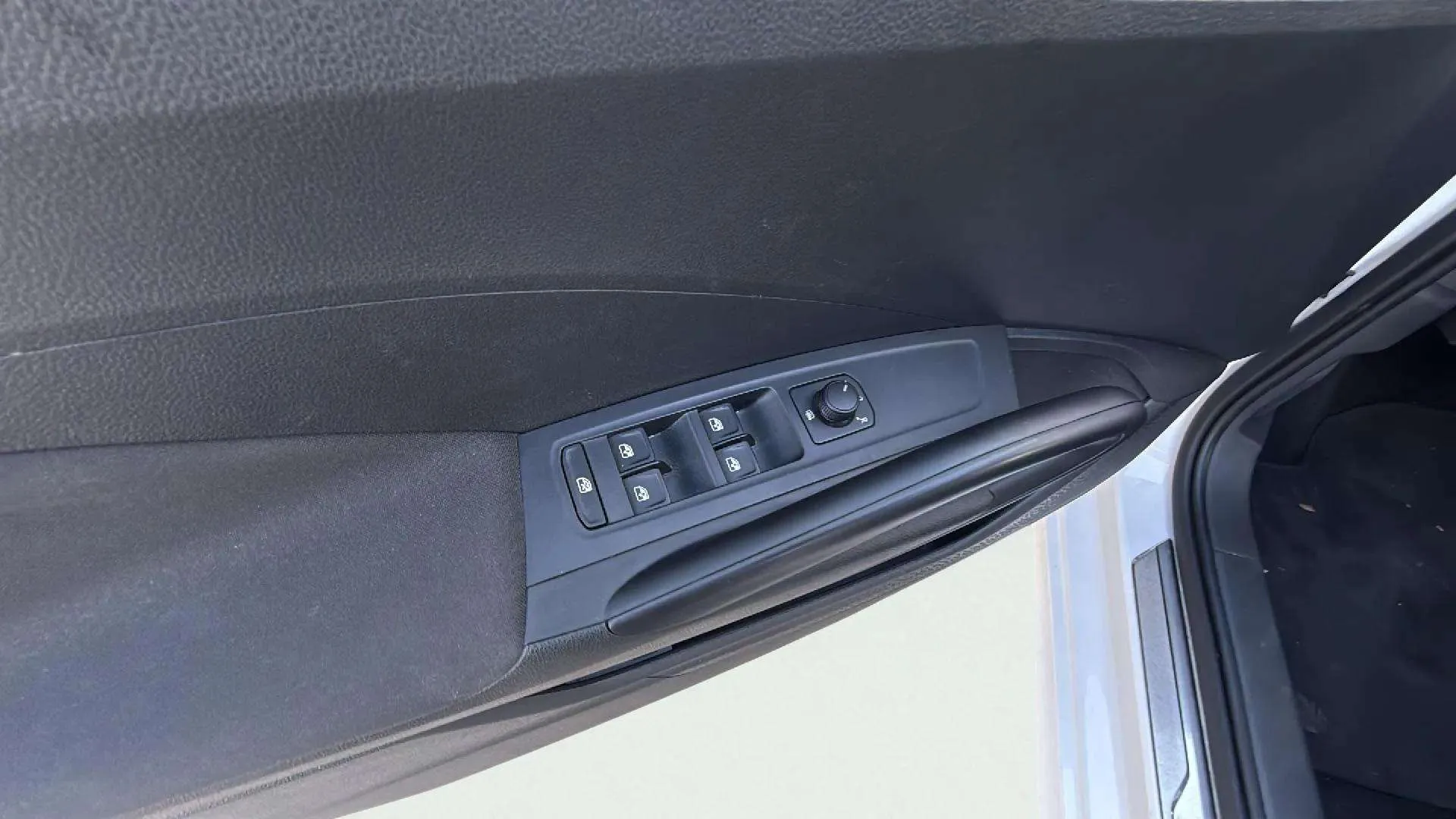 Škoda Fabia 1.0 TSI Selection - foto 17