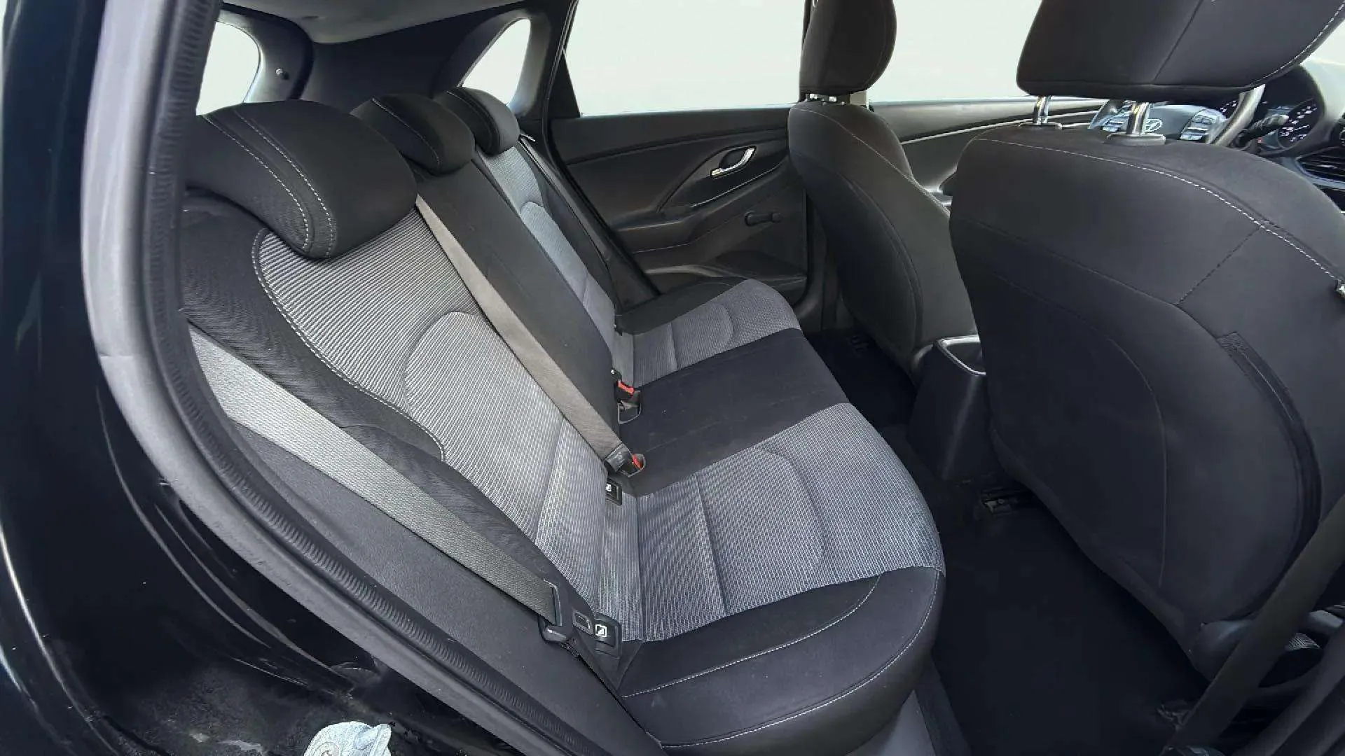 Hyundai i30 1.5 DPI Essence - foto 25