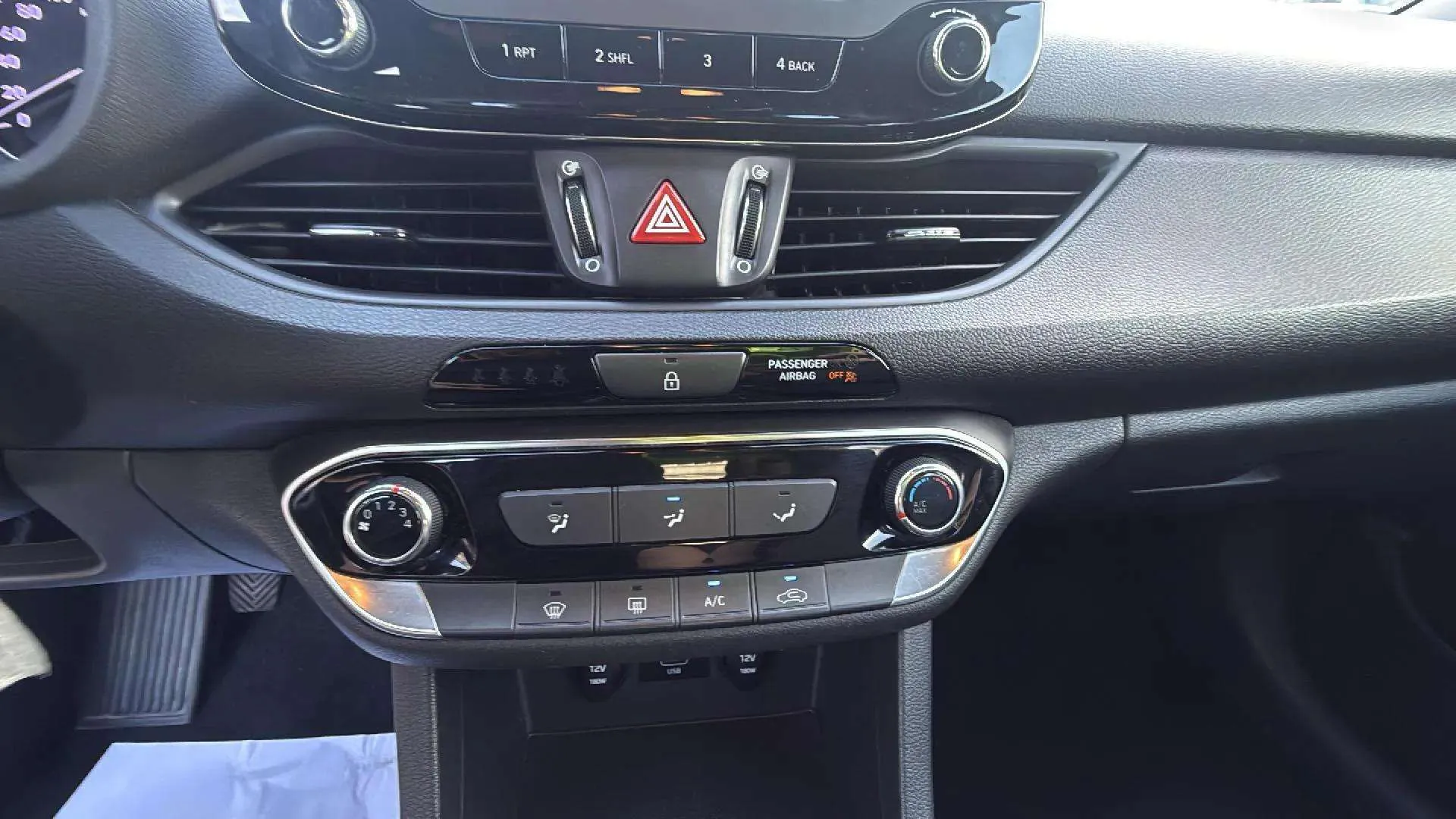 Hyundai i30 1.5 DPI Essence - foto 17