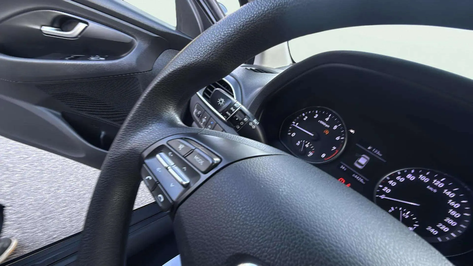 Hyundai i30 1.5 DPI Essence - foto 22