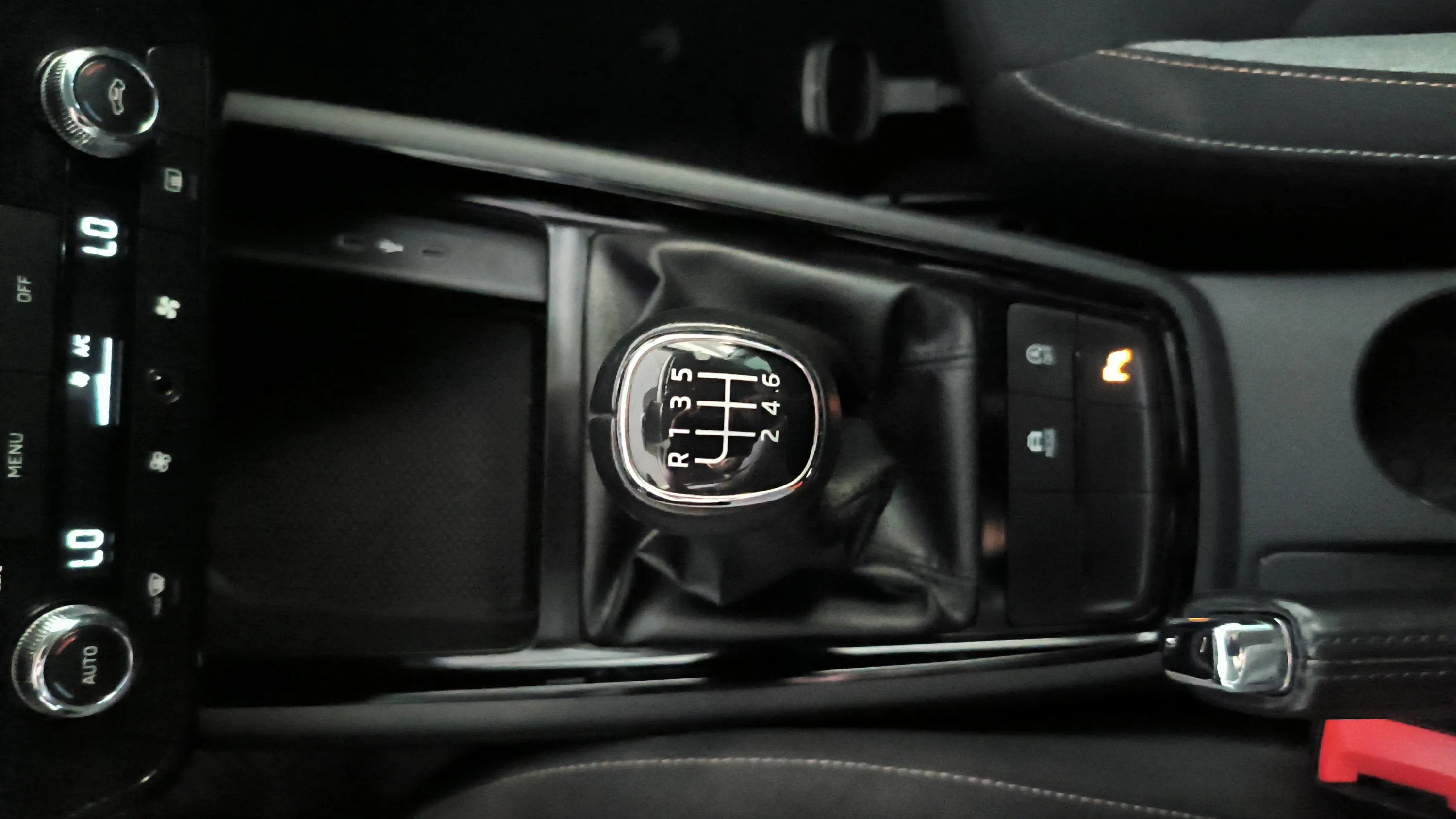 Škoda Scala 1.0 TSI Selection - foto 24