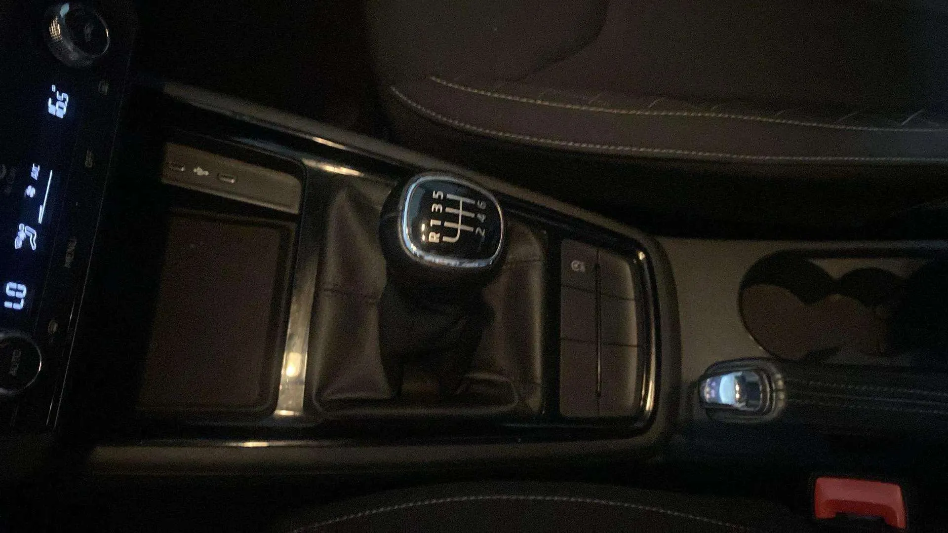 Škoda Kamiq 1.0 TSI Selection - foto 16