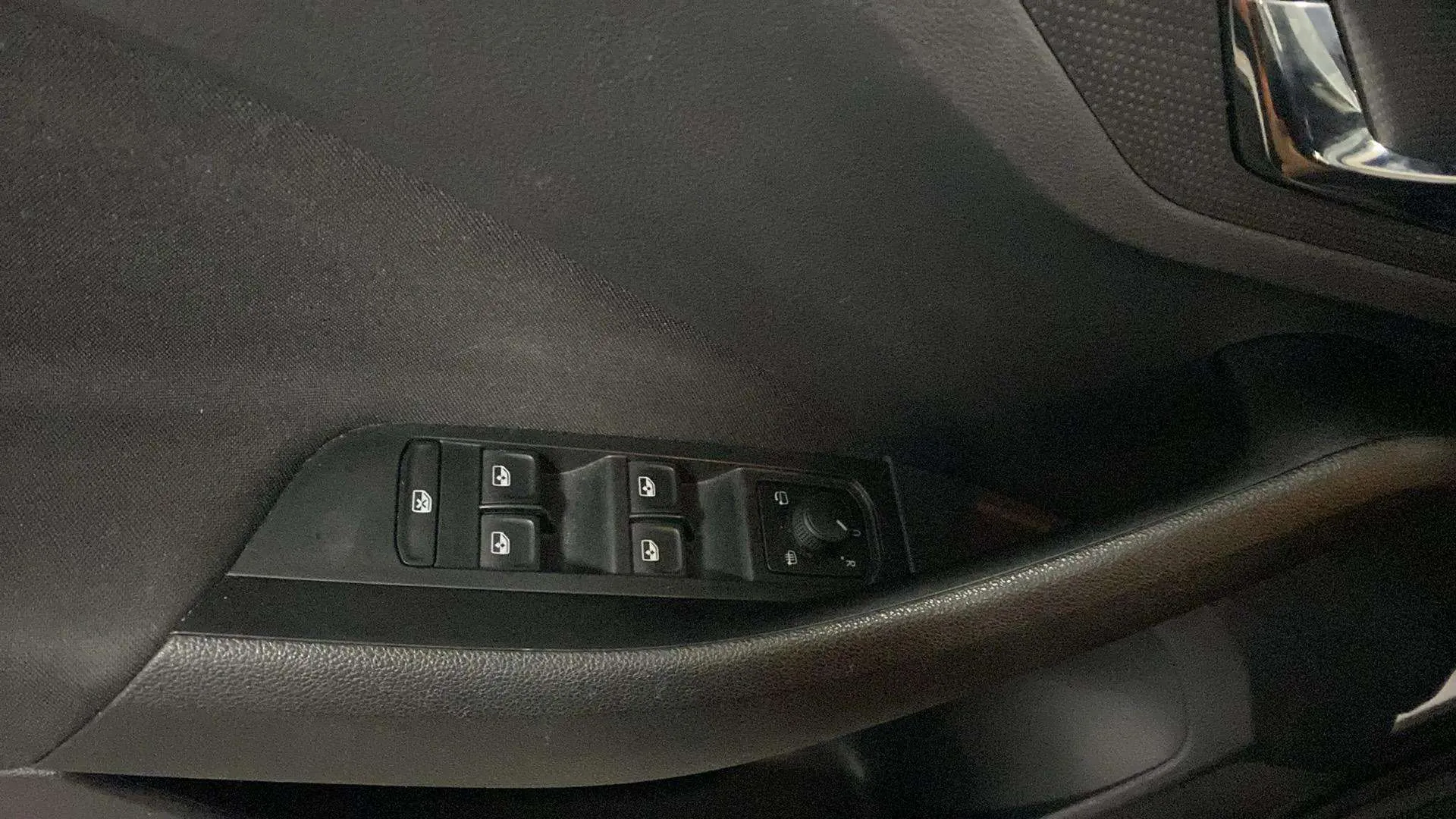 Škoda Kamiq 1.0 TSI Selection - foto 17