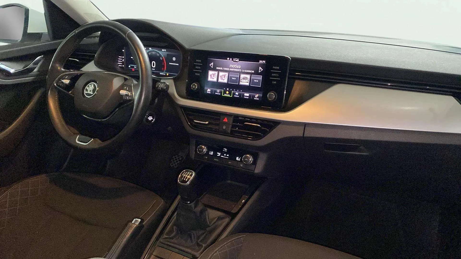 Škoda Kamiq 1.0 TSI Selection - foto 25