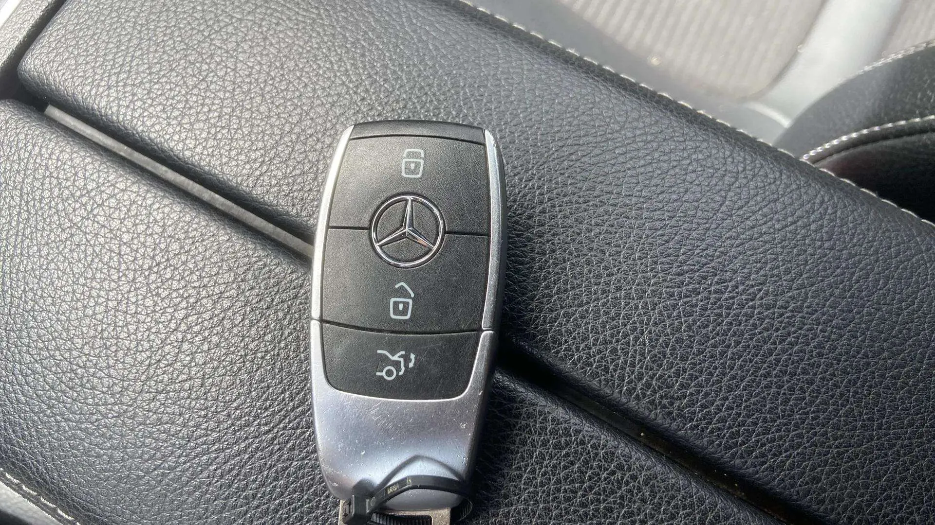 Mercedes-Benz GLB 200d 8G-DCT - foto 21