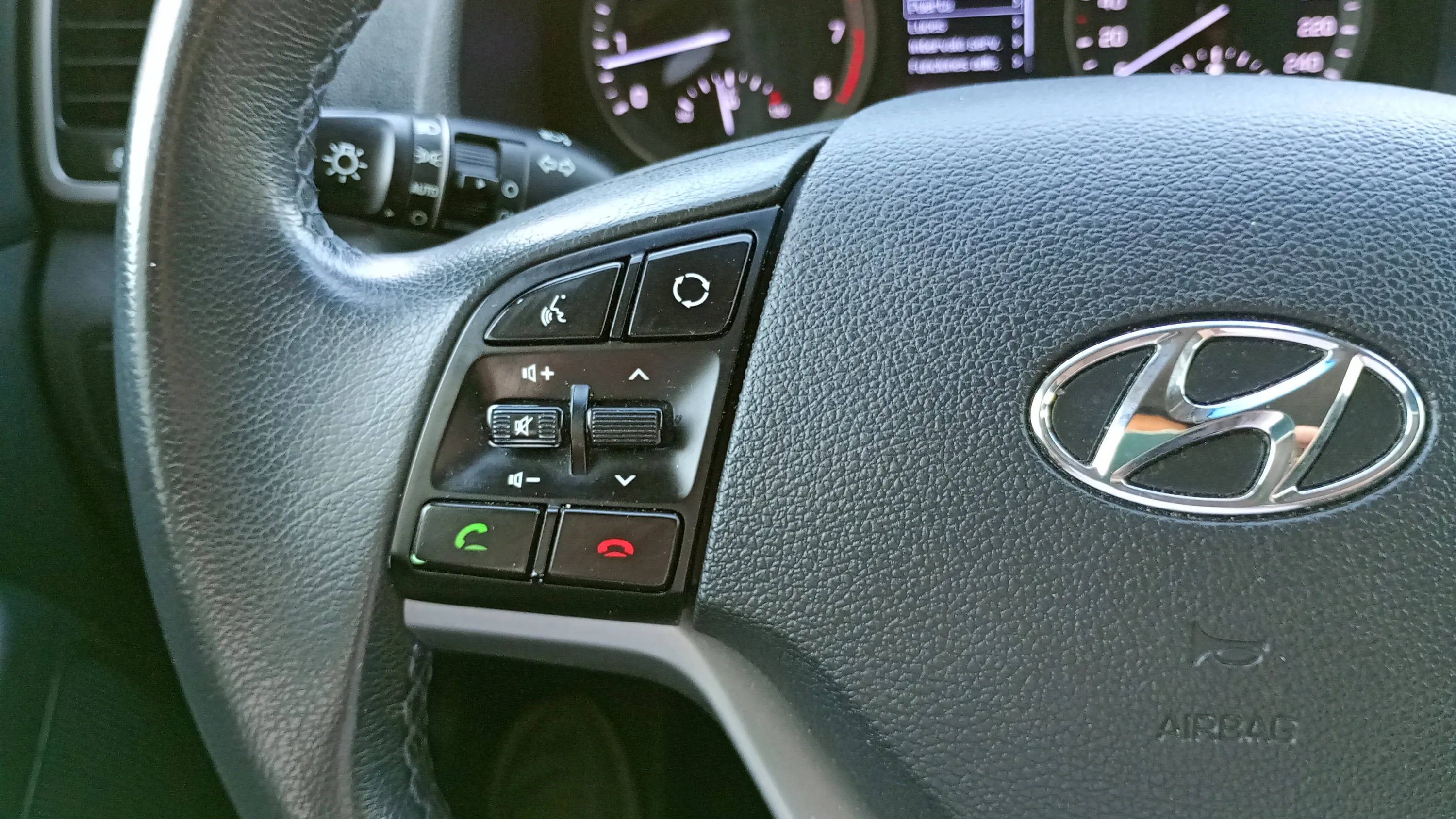 Hyundai Tucson 1.6 GDI SLE 4x2 - foto 21
