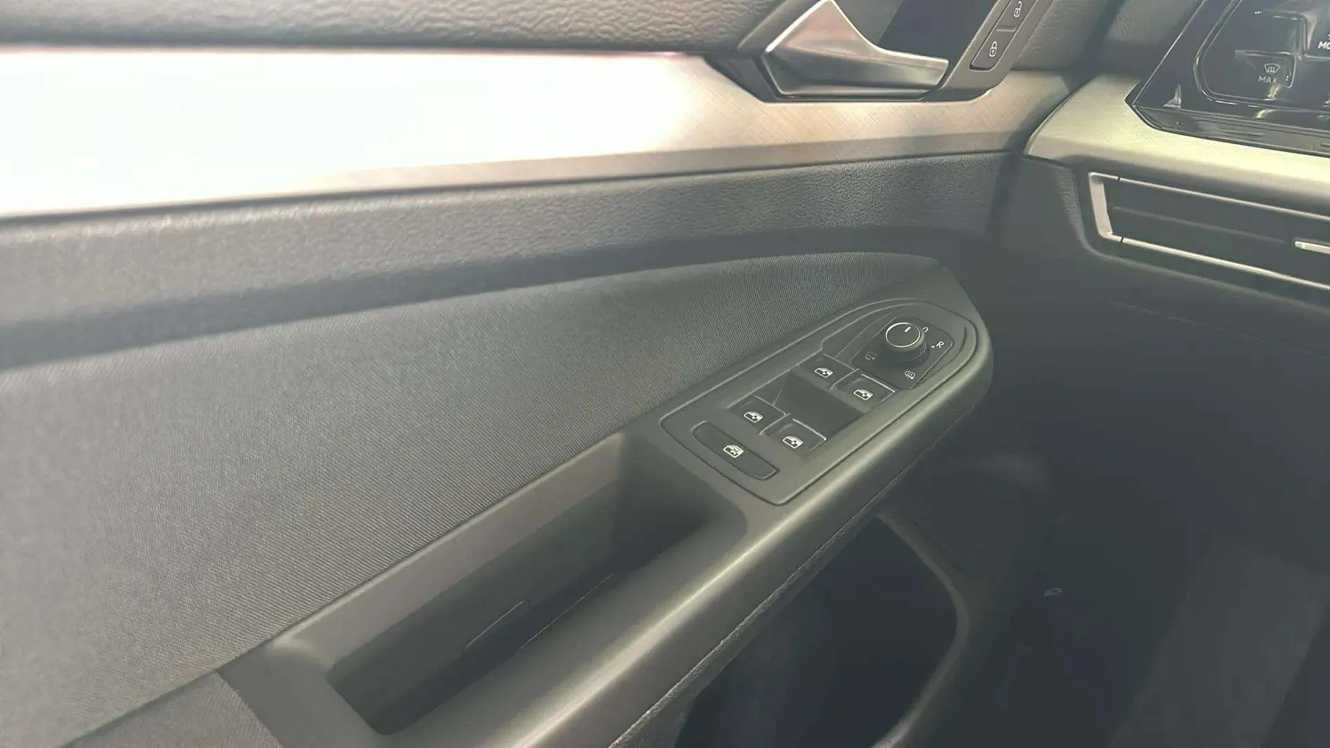 Volkswagen Golf 2.0 TDI DSG Variant - foto 18