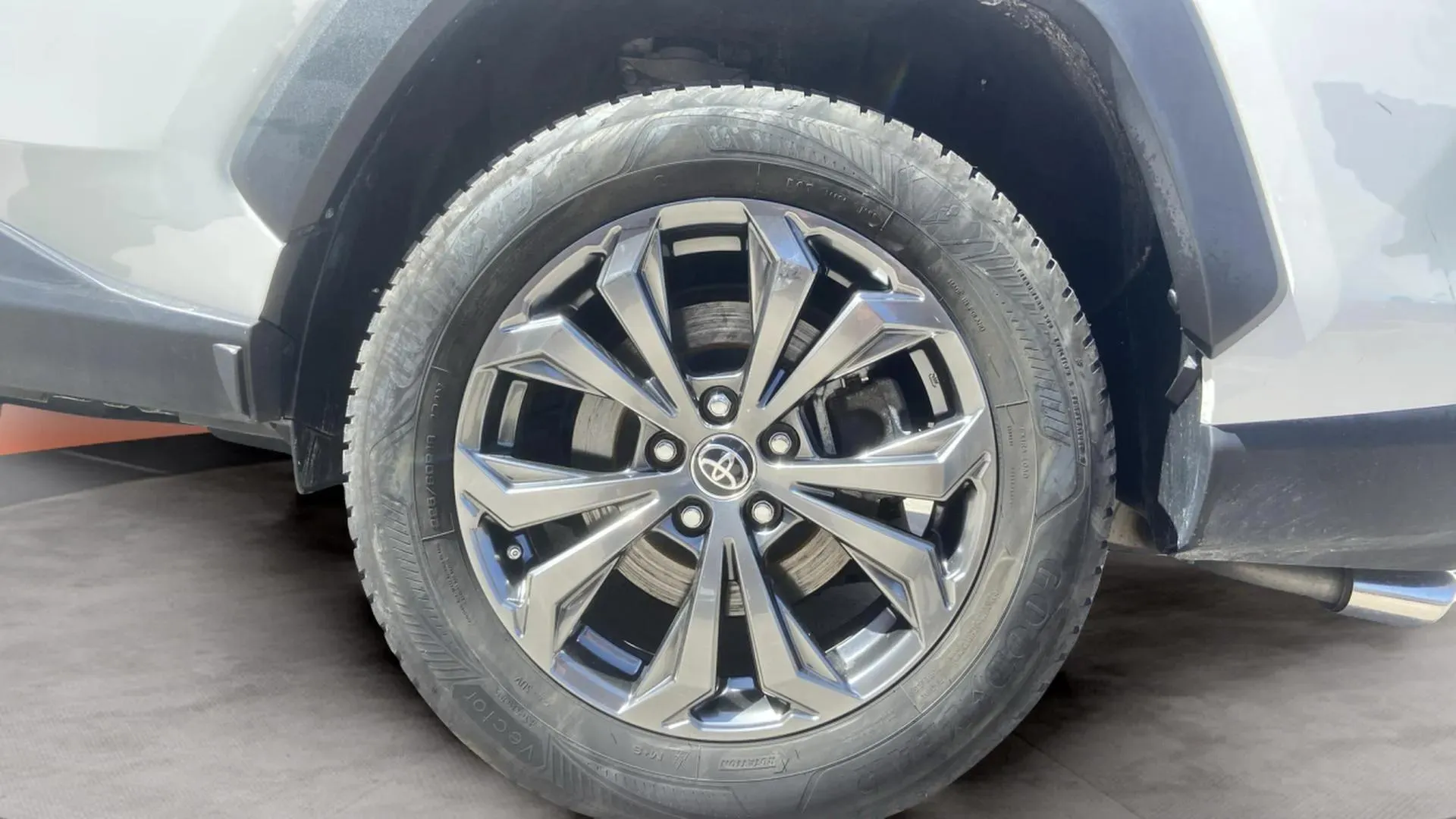 Toyota RAV4 2.5l 220H Advance - foto 8