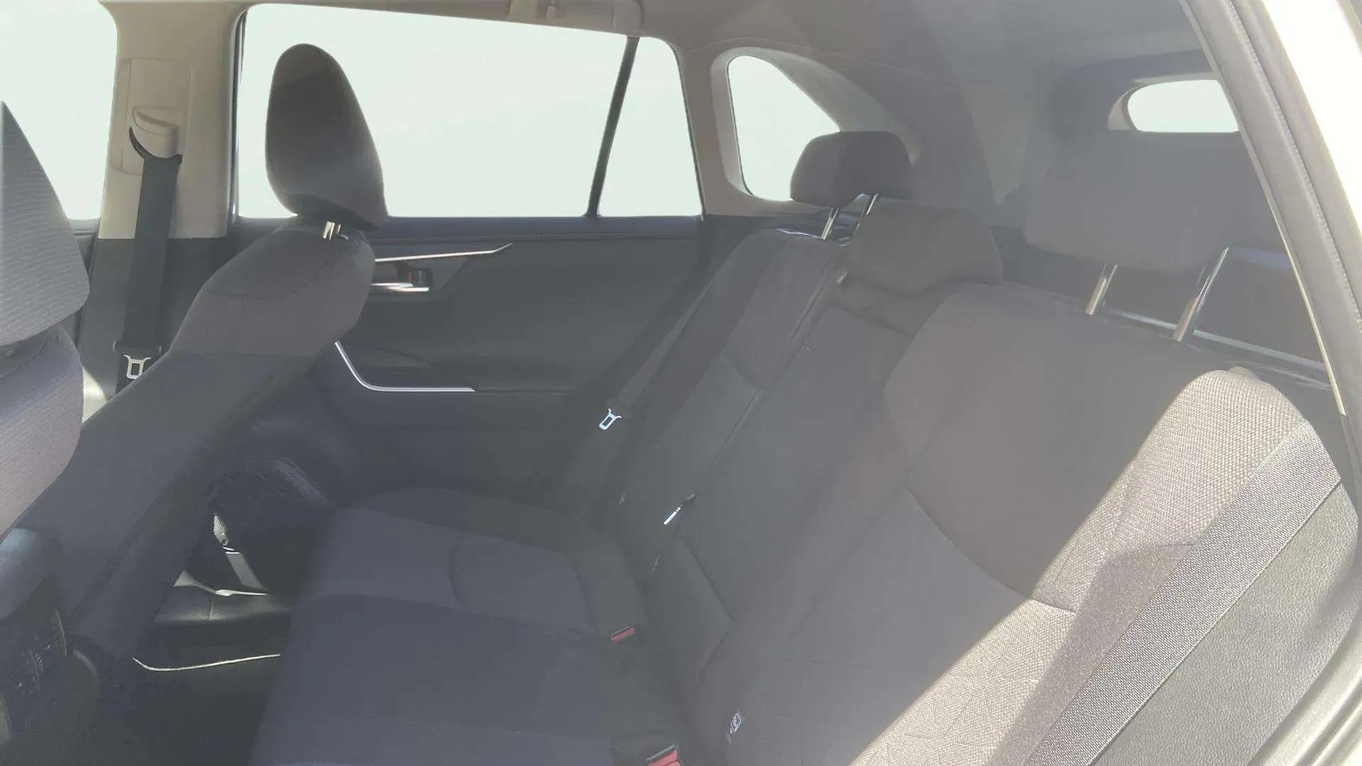 Toyota RAV4 2.5l 220H Advance - foto 23