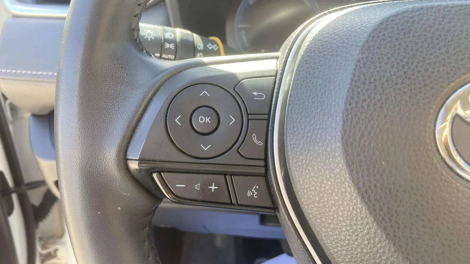 Toyota RAV4 2.5l 220H Advance - foto 14
