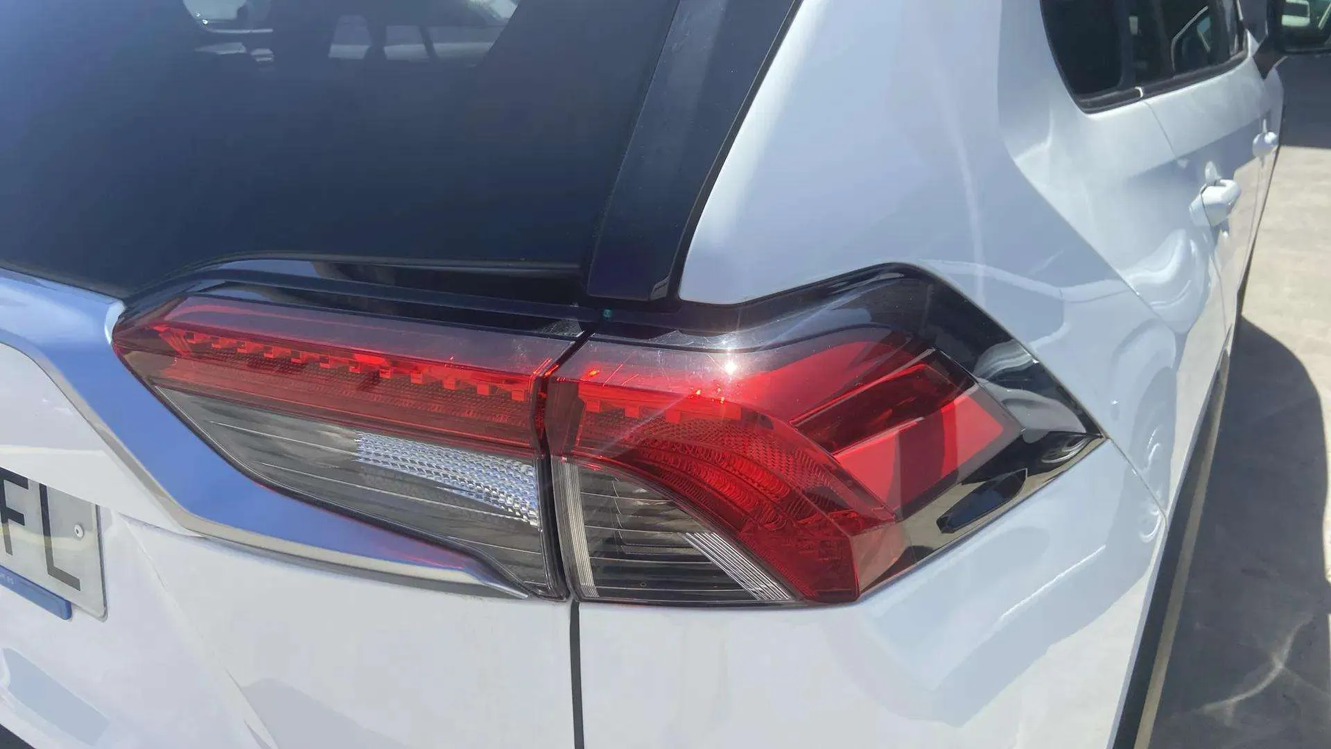Toyota RAV4 2.5l 220H Advance - foto 12