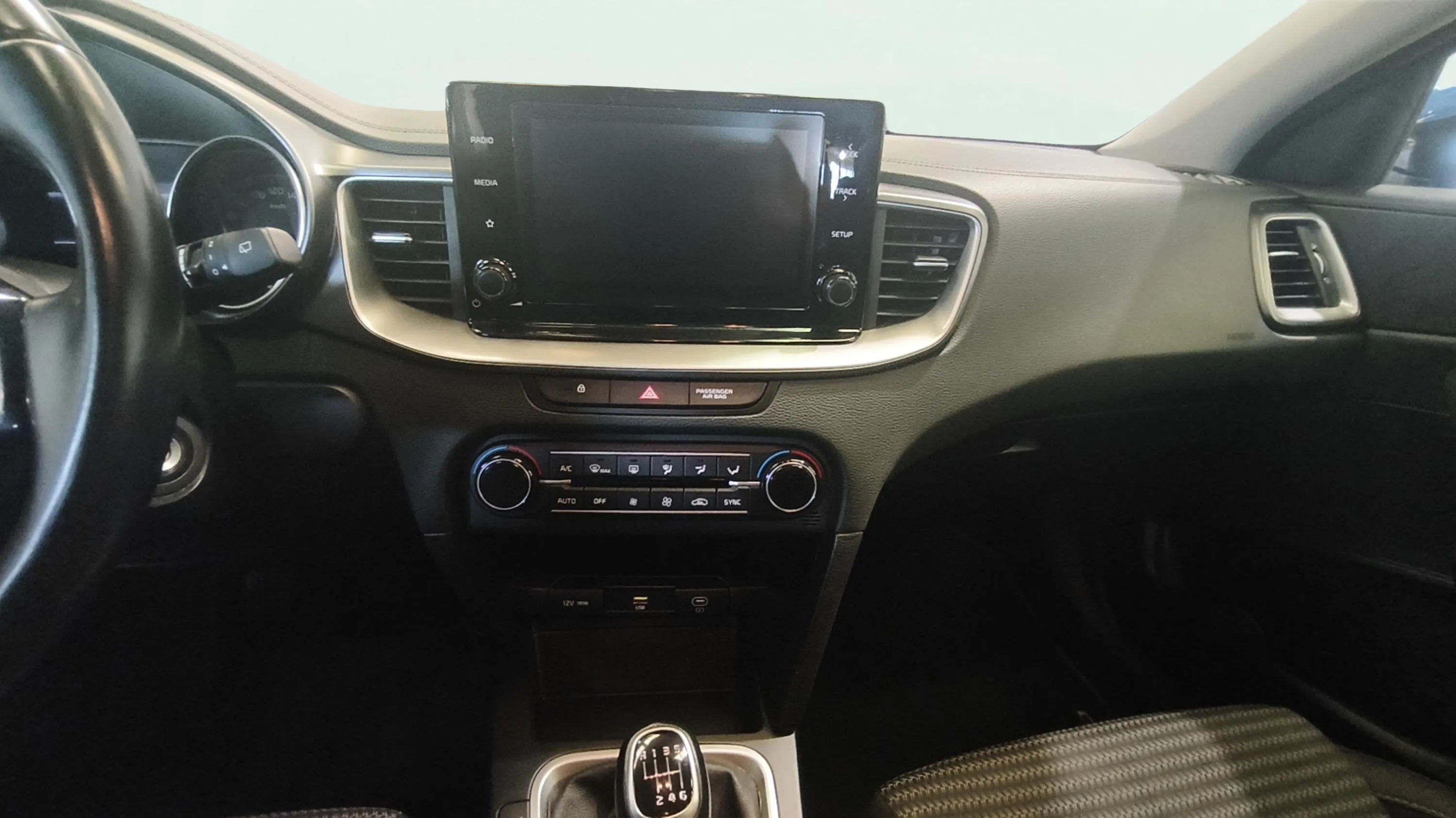 Kia Ceed 1.6 MHEV iMT Drive - foto 23