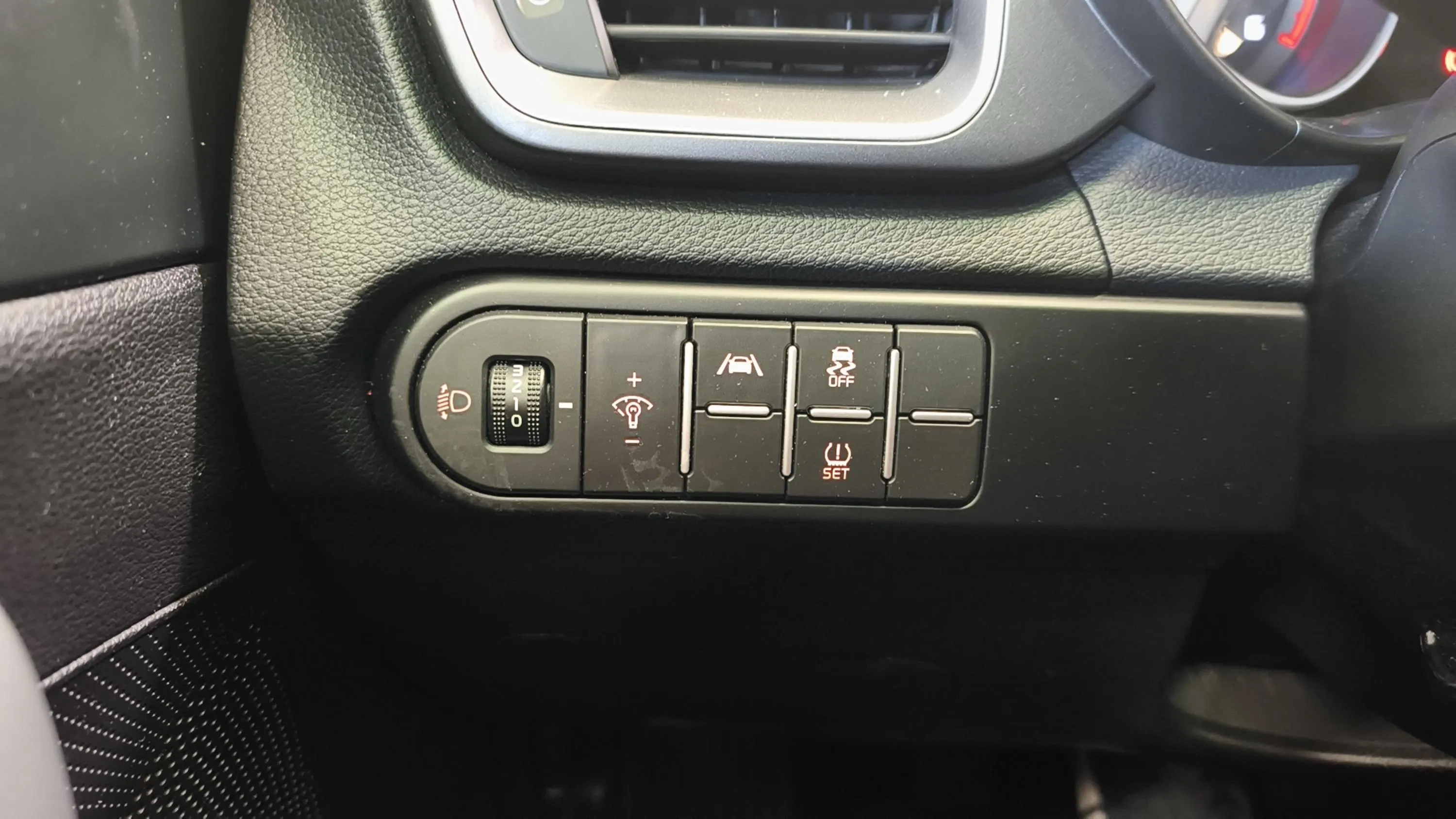 Kia Ceed 1.6 MHEV iMT Drive - foto 31
