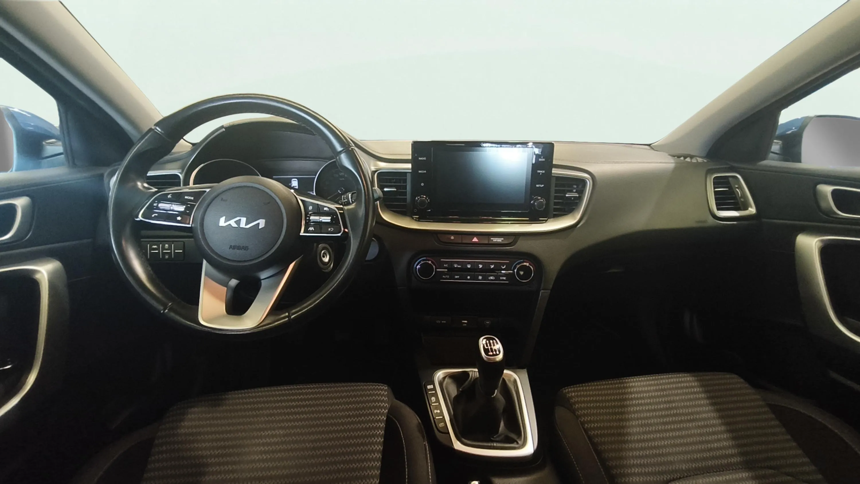 Kia Ceed 1.6 MHEV iMT Drive - foto 17