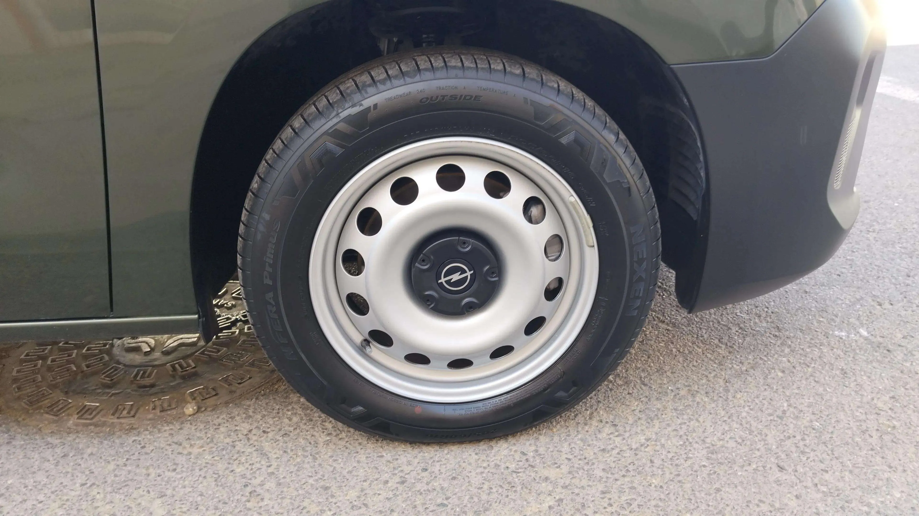 Opel Combo GS 1.5 Td MT6 €6.4 - foto 23