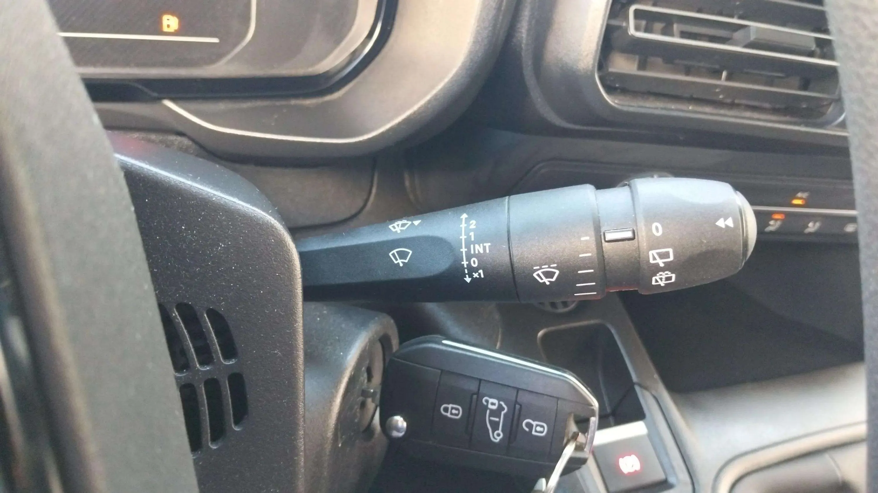 Opel Combo GS 1.5 Td MT6 €6.4 - foto 14