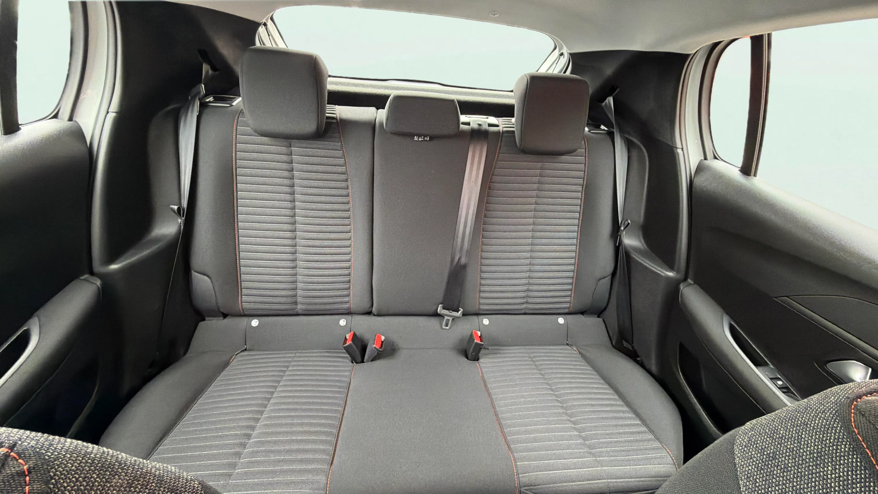 Peugeot 208 BlueHDi Active Pack - foto 16