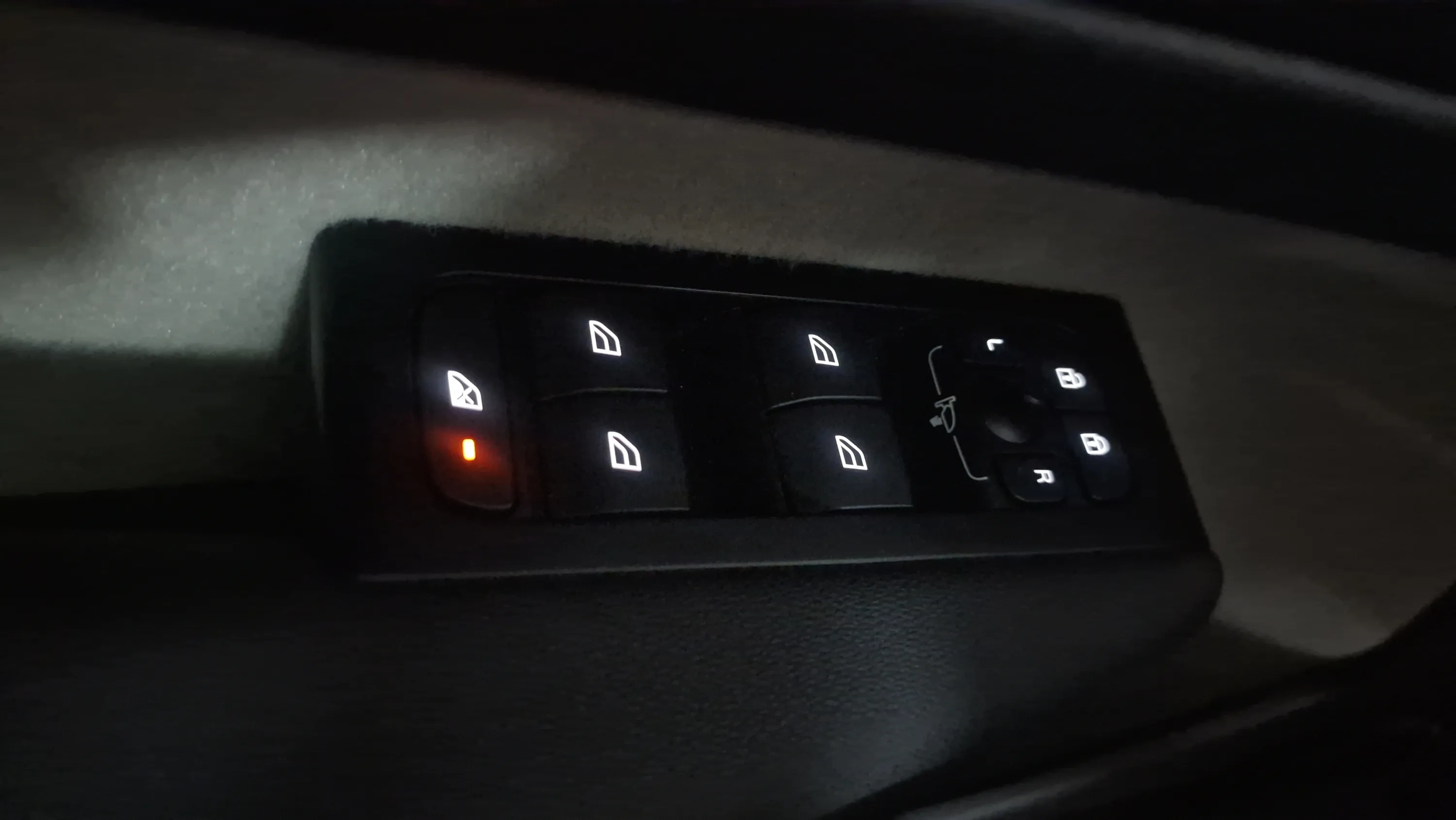 Volvo XC40 1.5 T4 Recharge PHEV Plus Bright - foto 16
