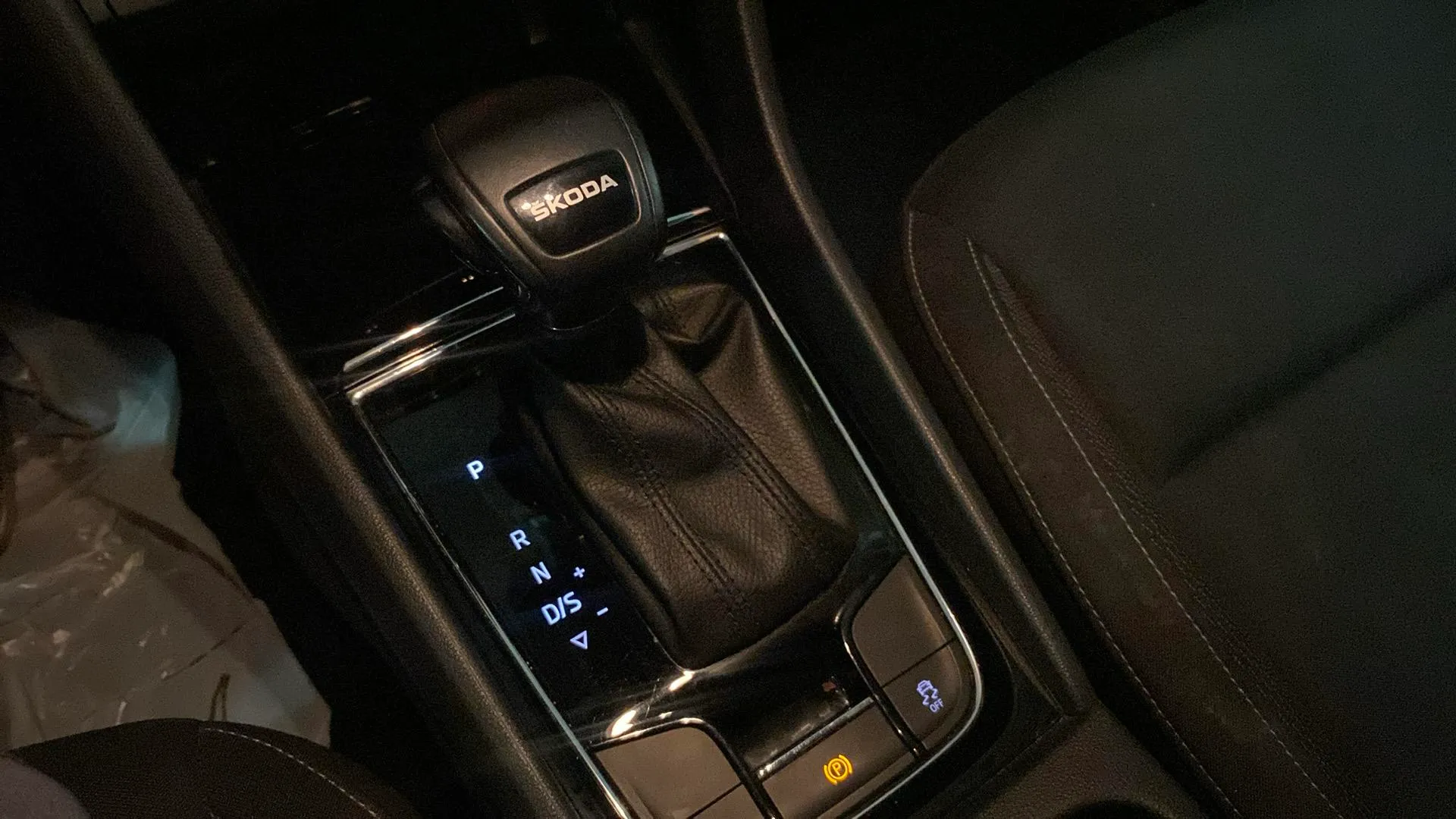 Škoda Karoq 1.5 TSI DSG ACT Selection - foto 26