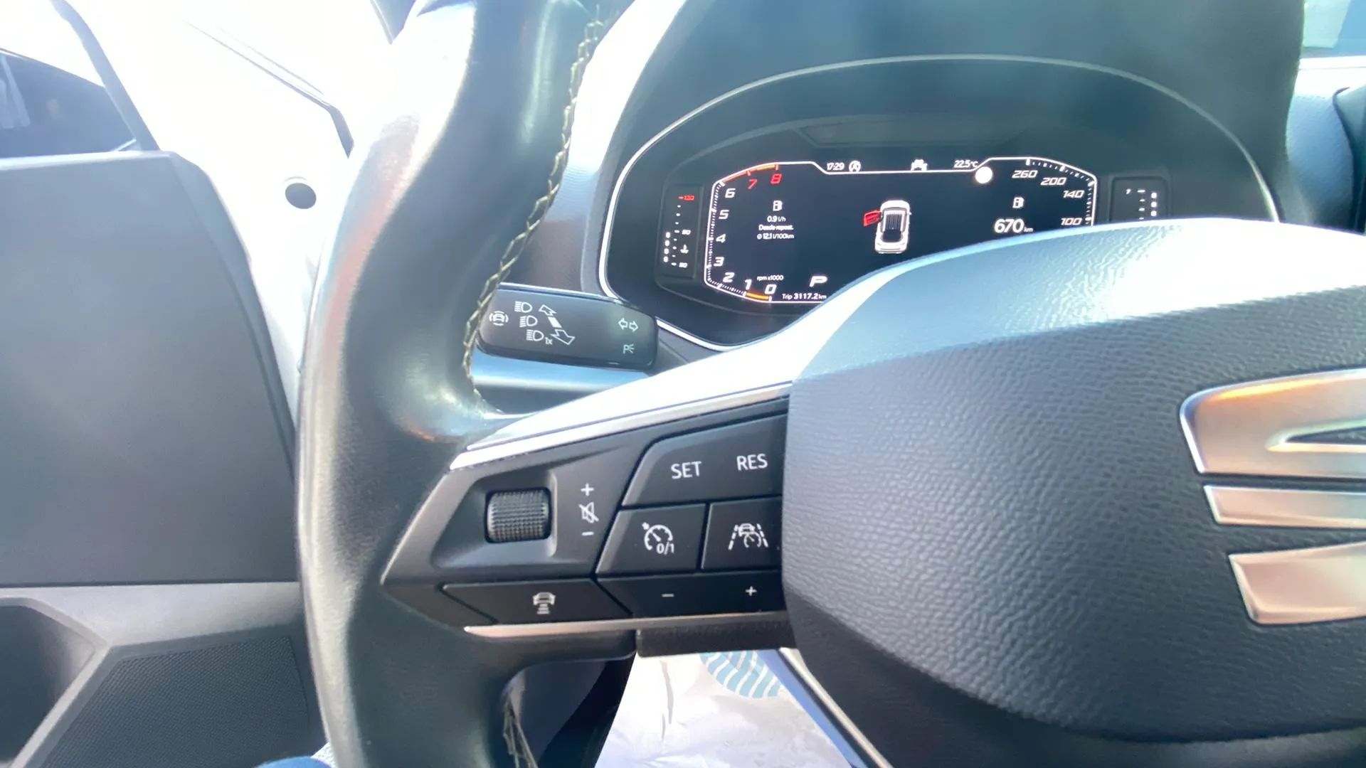 SEAT Arona 1.5 TSI DSG FR XL - foto 21
