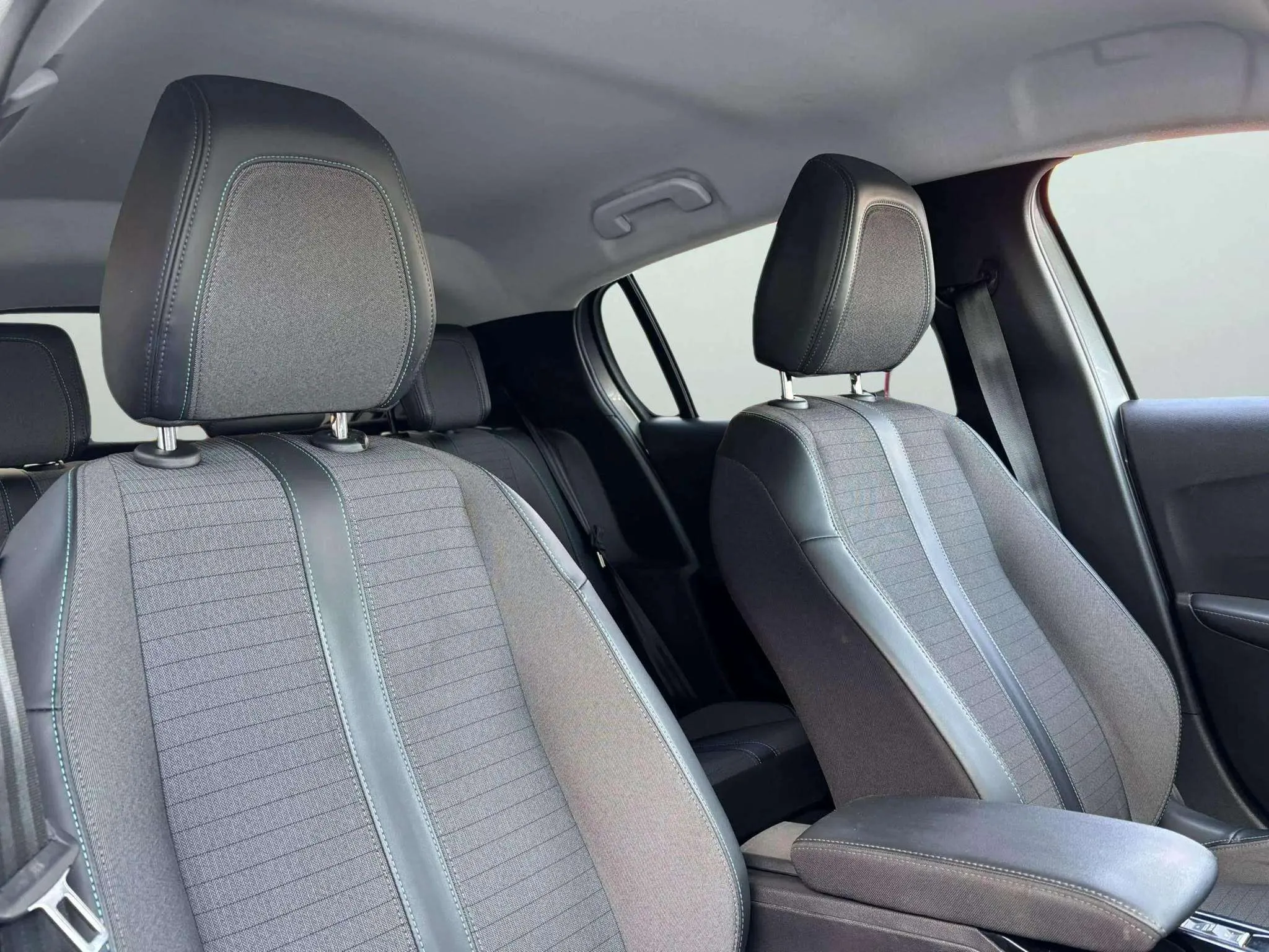 Peugeot 208 PureTech EAT8 Allure Pack - foto 8