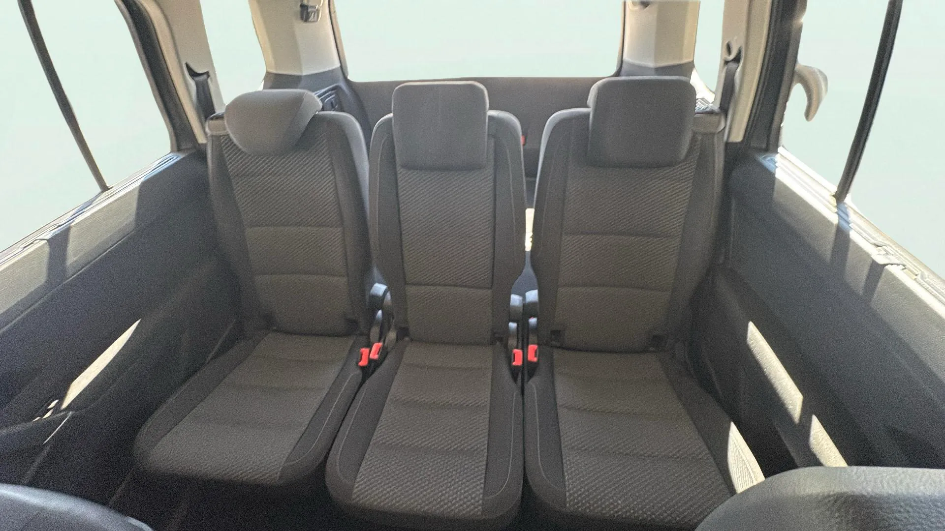 Volkswagen Touran Advance 2.0 TDI DSG - foto 19