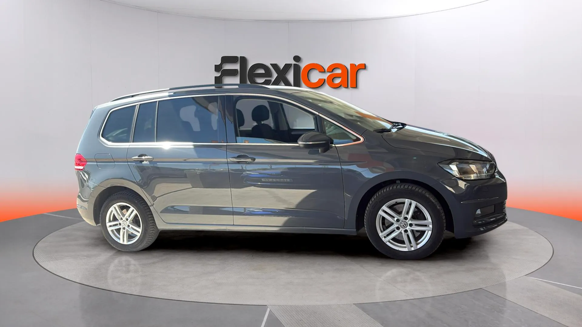 Volkswagen Touran Advance 2.0 TDI DSG - foto 10