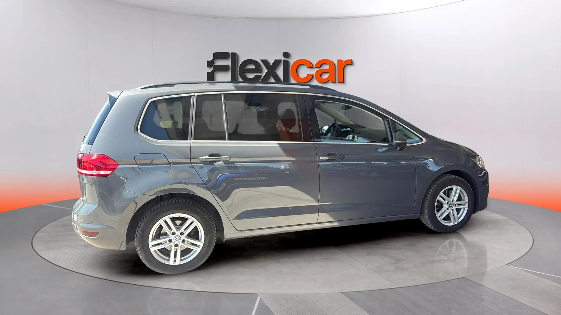 Volkswagen Touran Advance 2.0 TDI DSG - foto 9