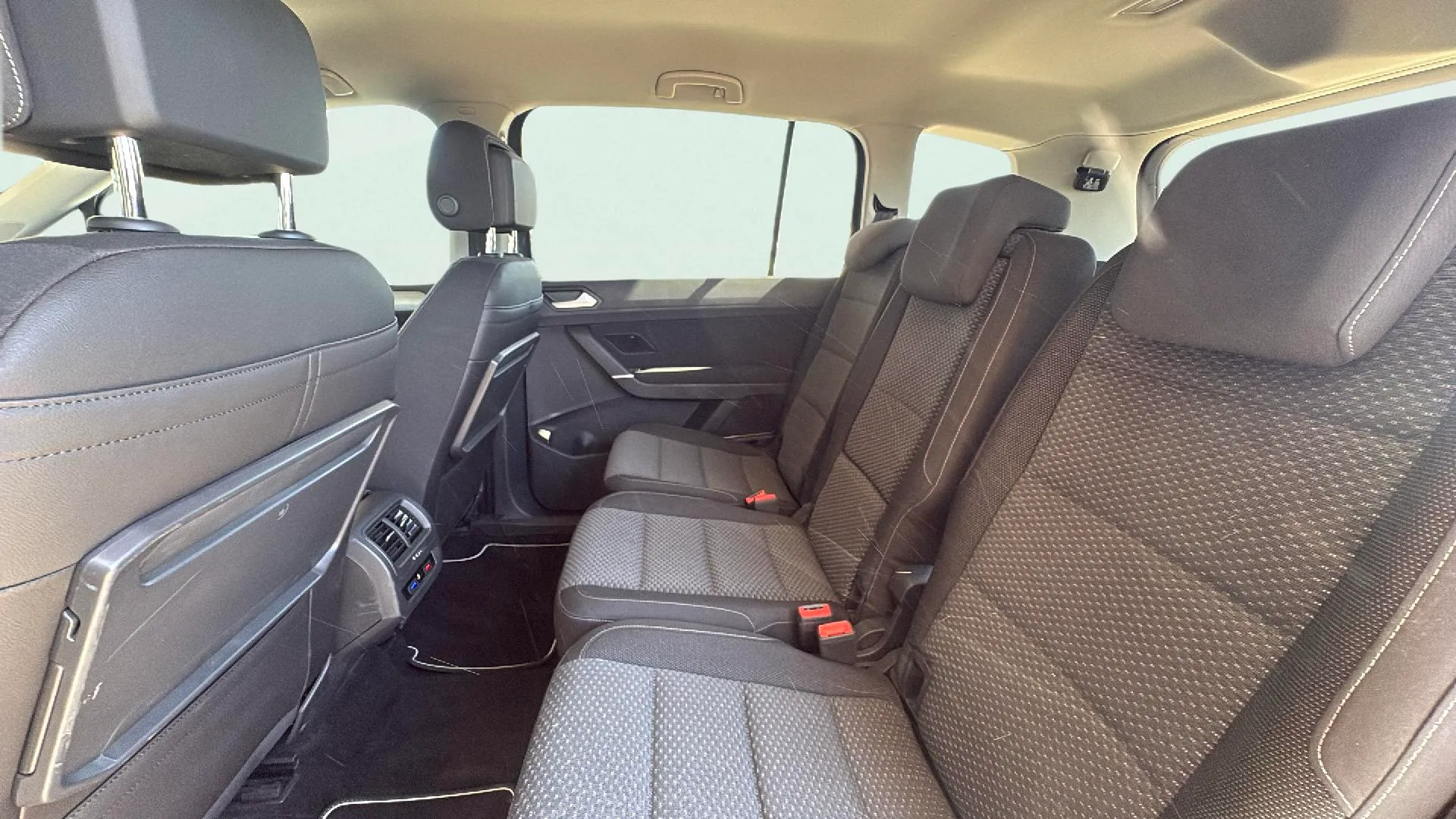 Volkswagen Touran Advance 2.0 TDI DSG - foto 17