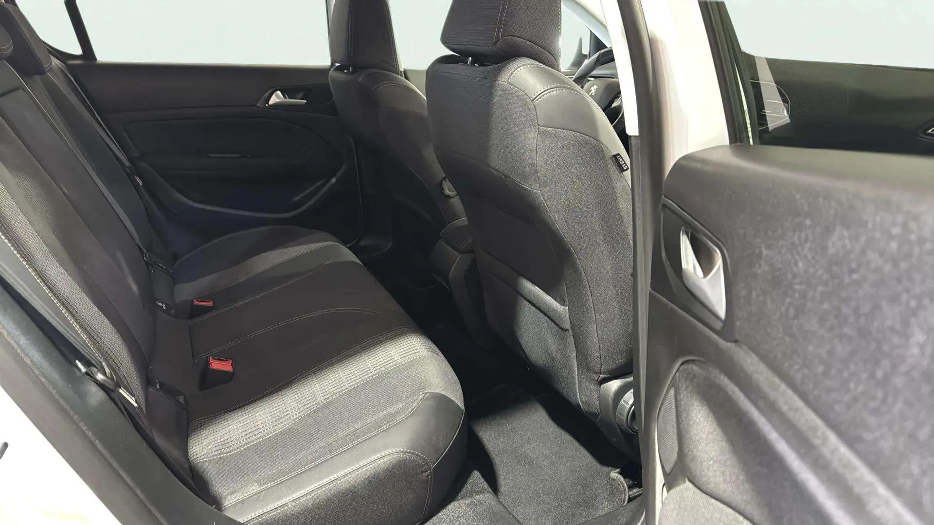 Peugeot 308 Allure 1.5 BlueHDi - foto 21