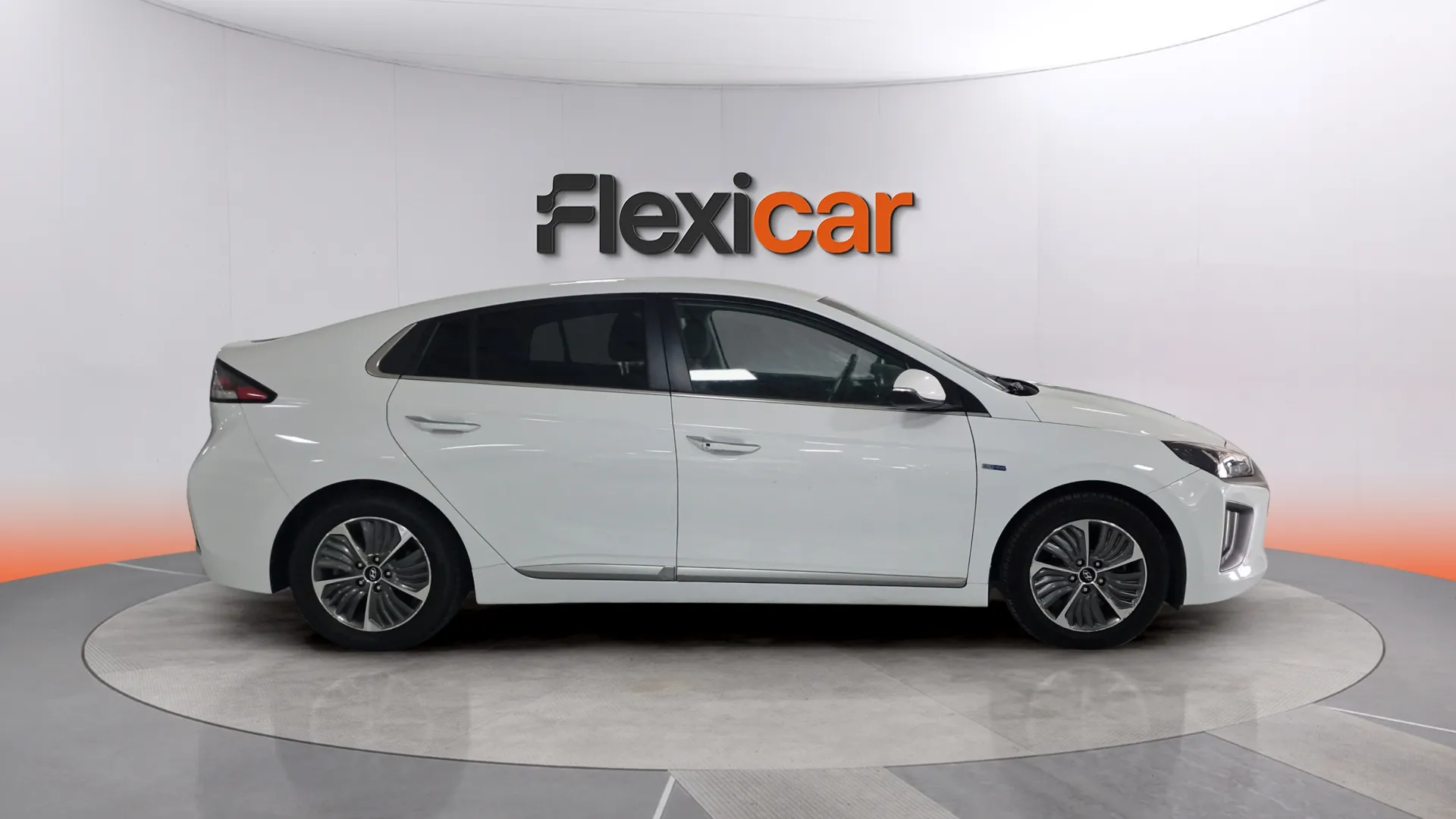 Hyundai Ioniq 1.6 GDI PHEV Klass DCT - foto 7