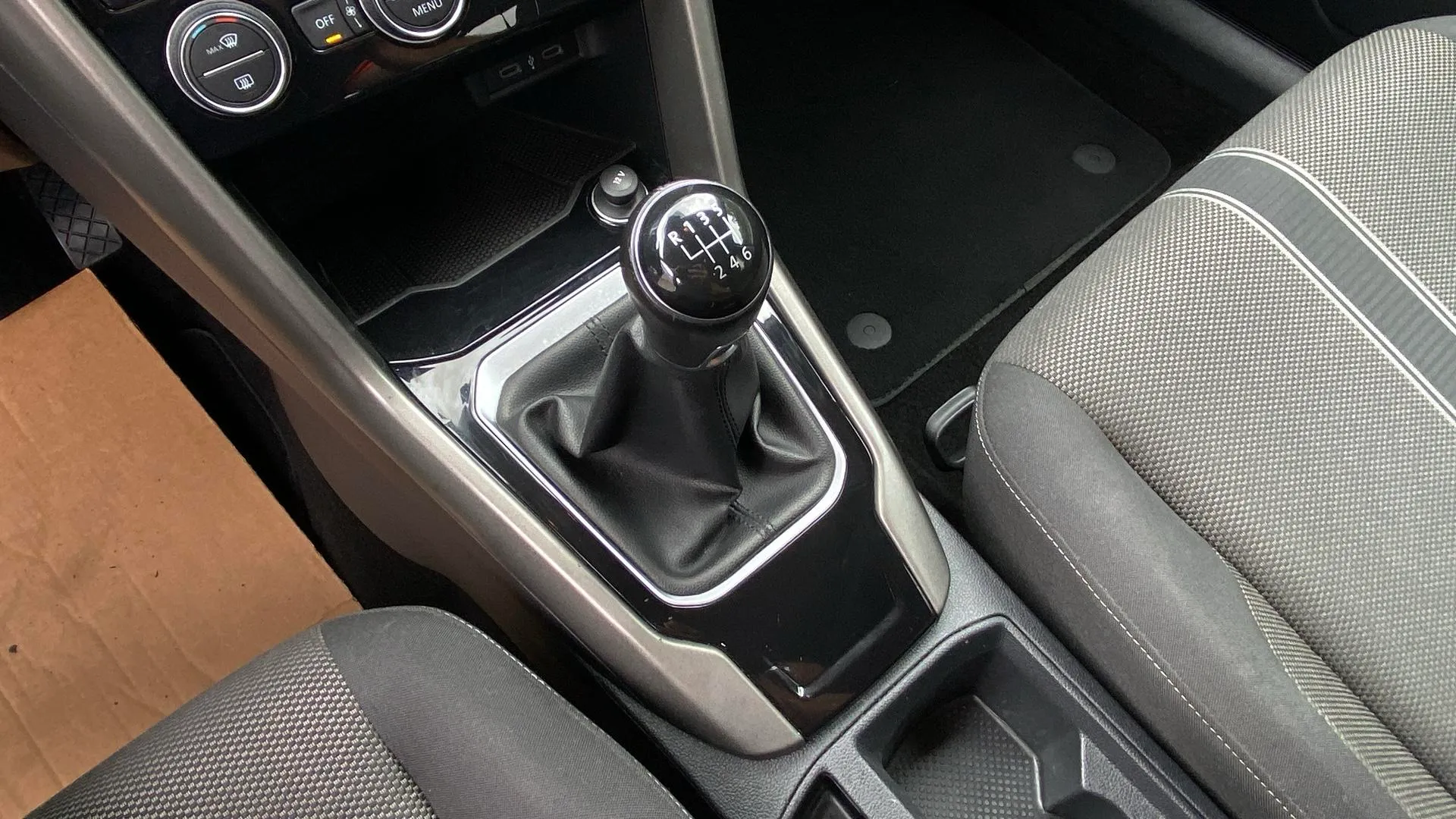Volkswagen T-Roc Advance 1.0 TSI - foto 18