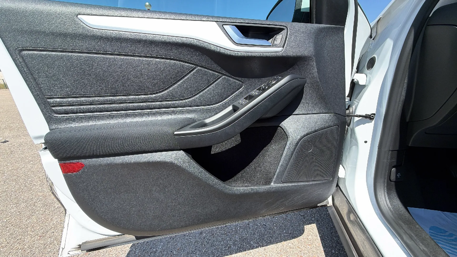 Ford Focus 1.0 EcoBoost Trend - foto 27