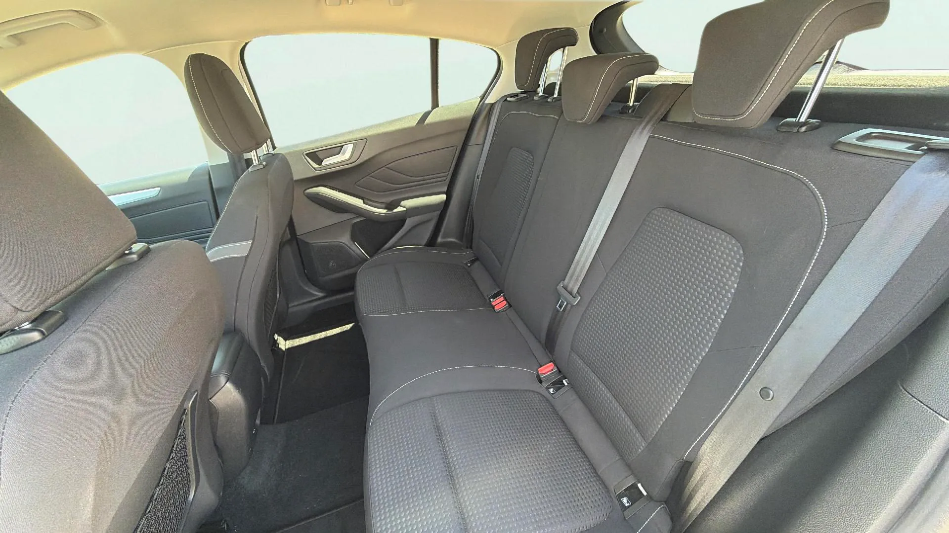 Ford Focus 1.0 EcoBoost Trend - foto 13