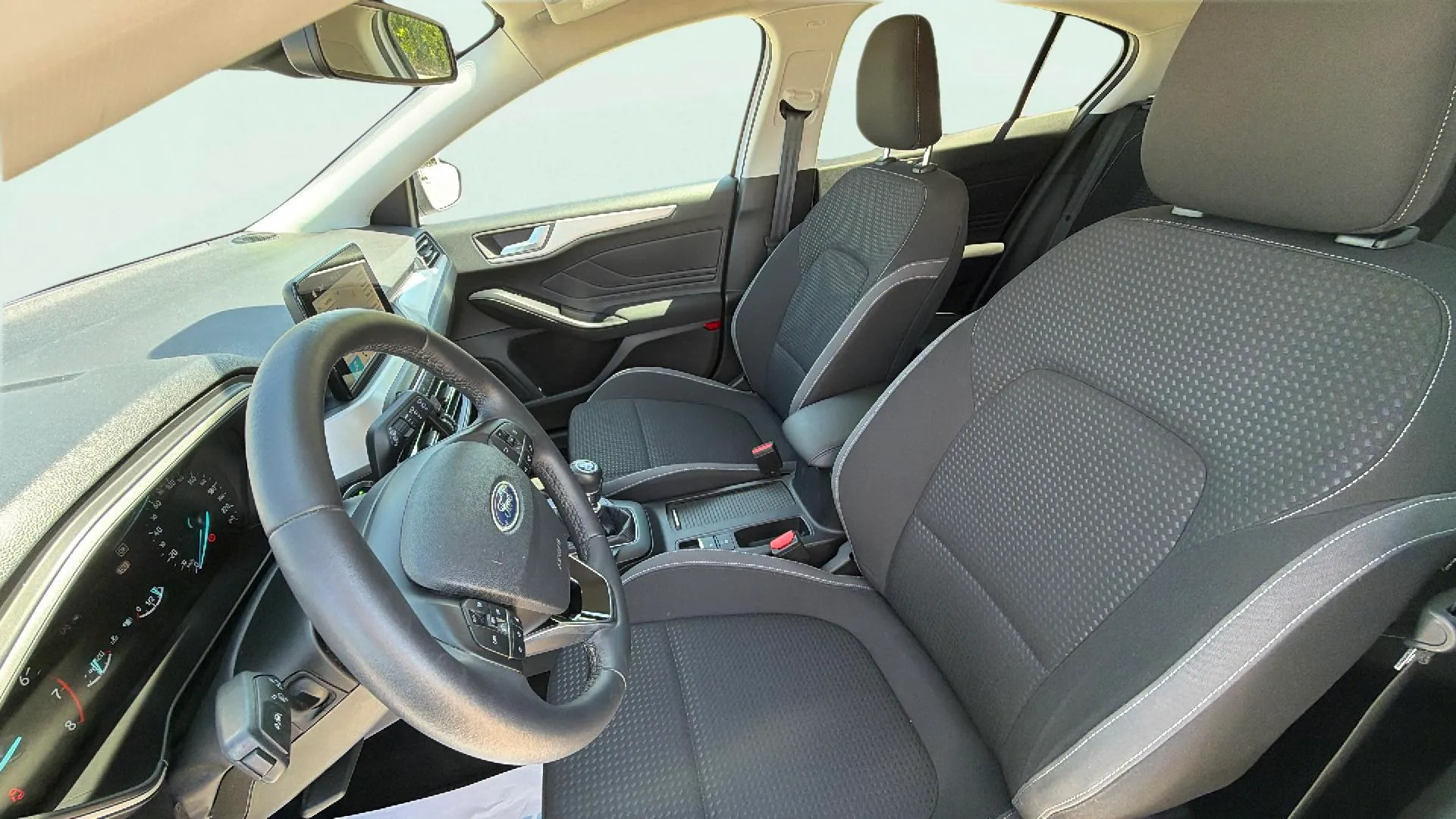Ford Focus 1.0 EcoBoost Trend - foto 11