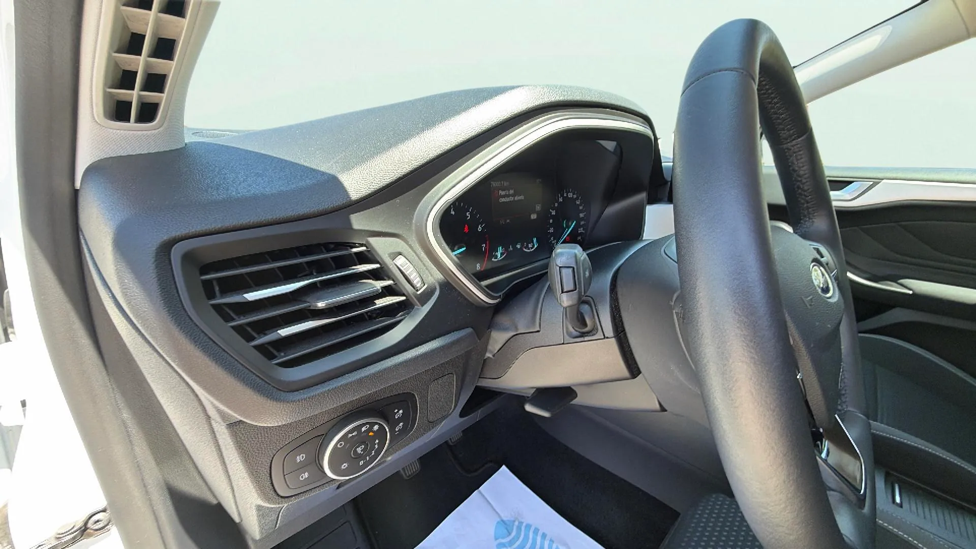 Ford Focus 1.0 EcoBoost Trend - foto 29