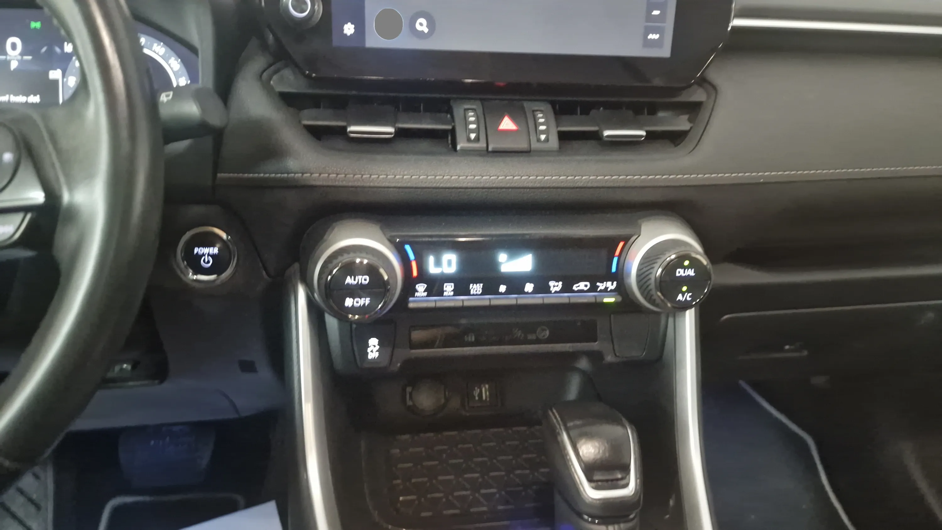 Toyota RAV4 2.5l 220H Advance - foto 12