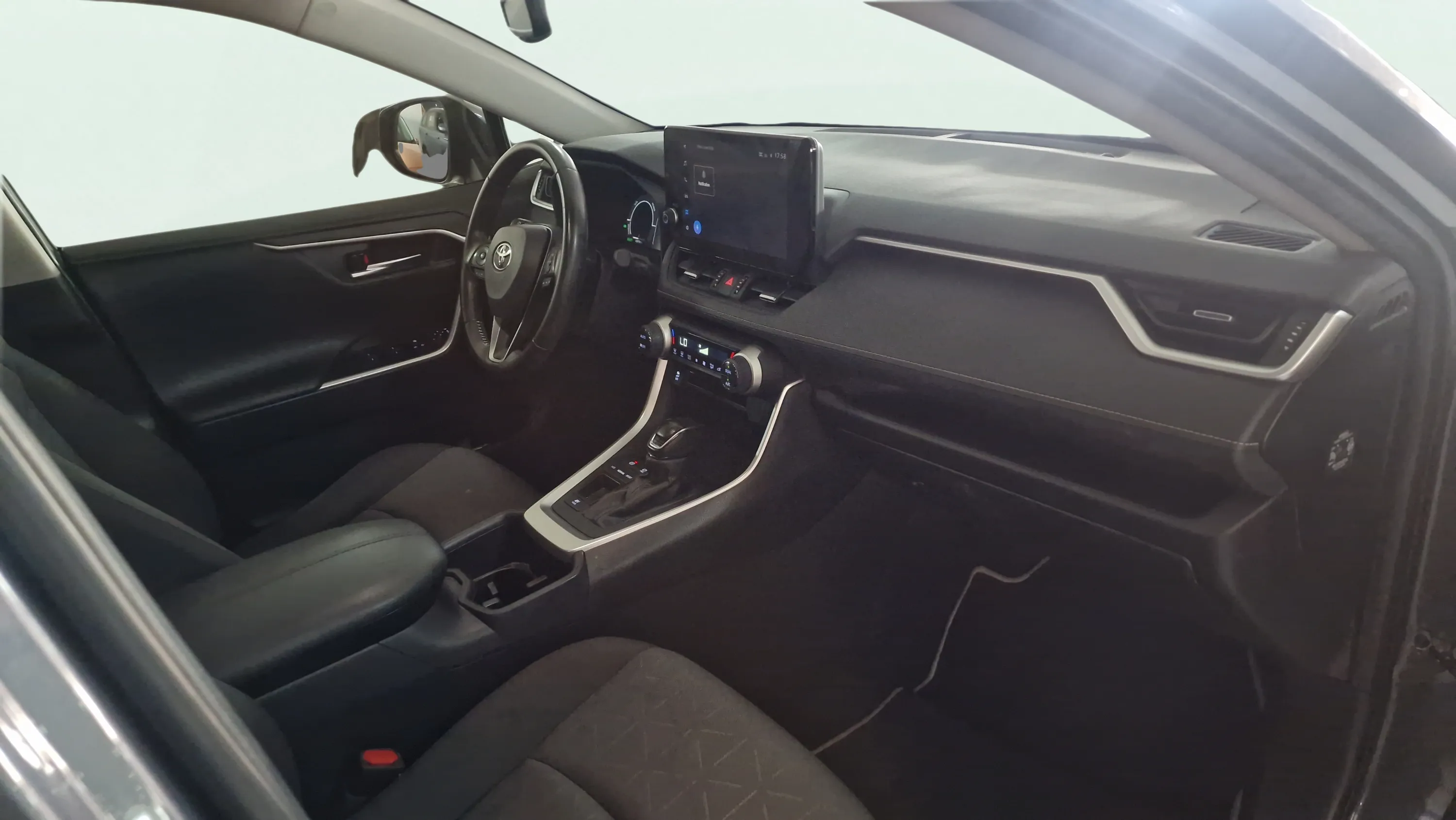 Toyota RAV4 2.5l 220H Advance - foto 22