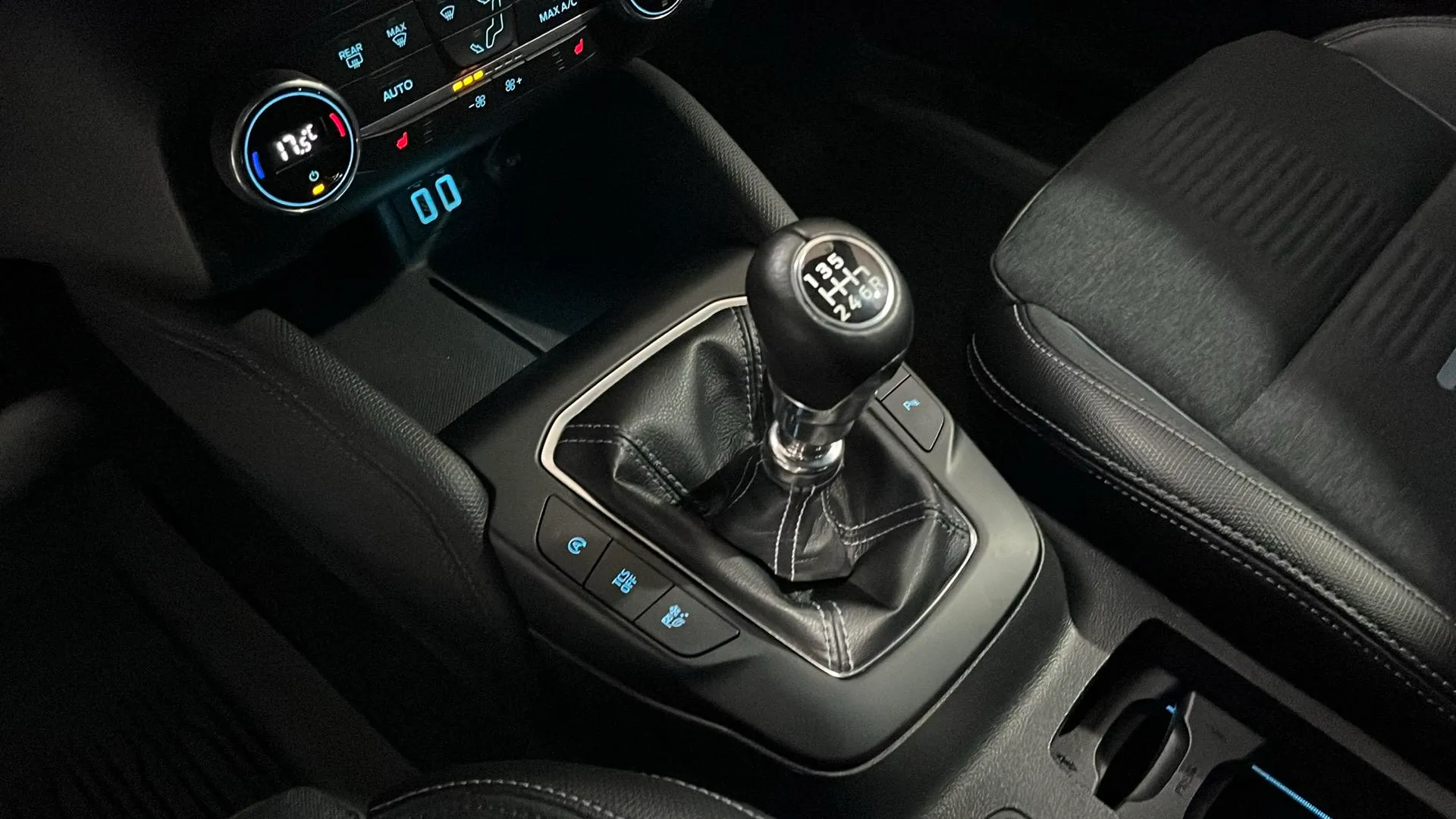 Ford Focus 1.0 EcoBoost MHEV Active X - foto 15