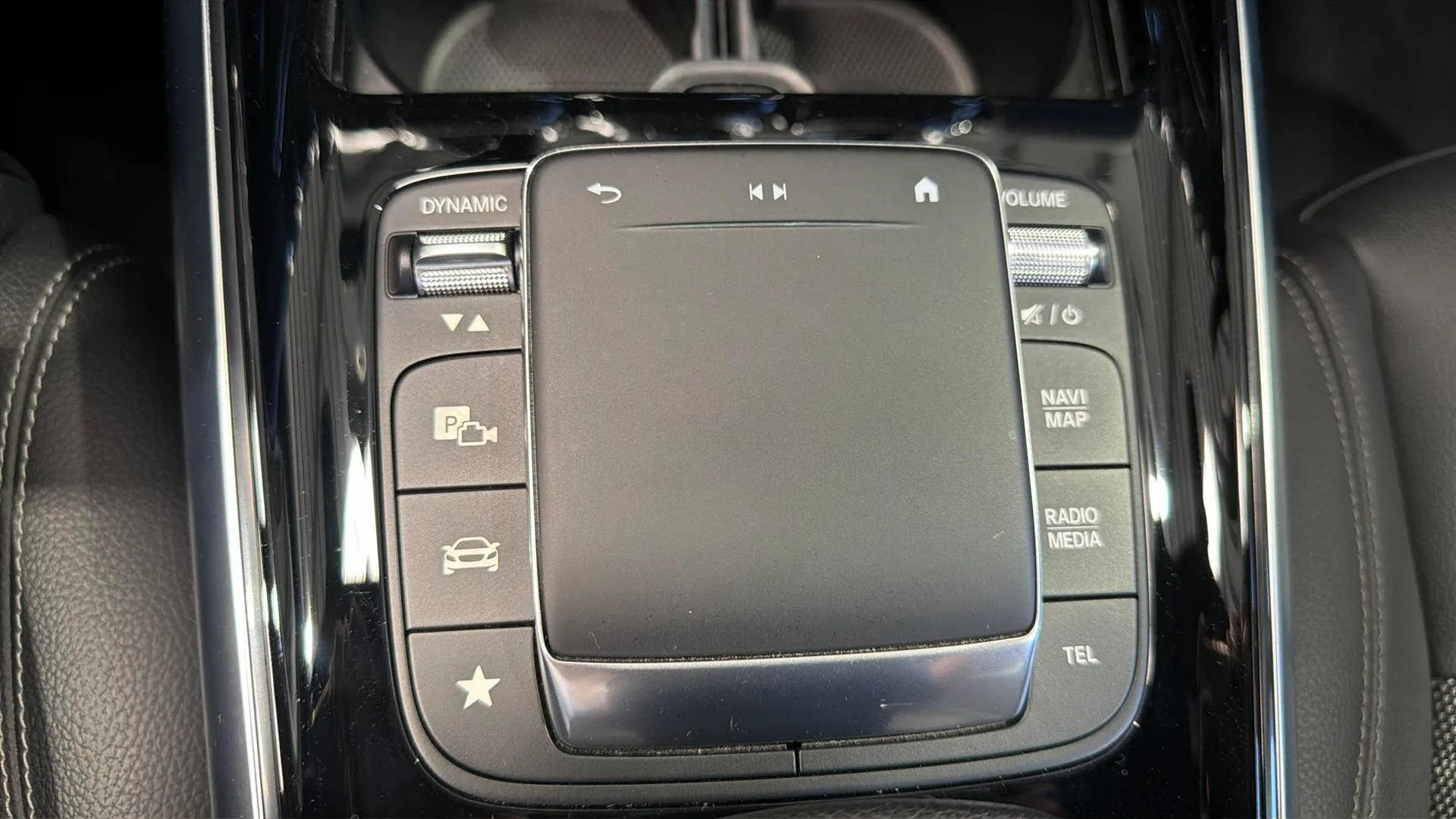 Mercedes-Benz GLA 200 D - foto 18