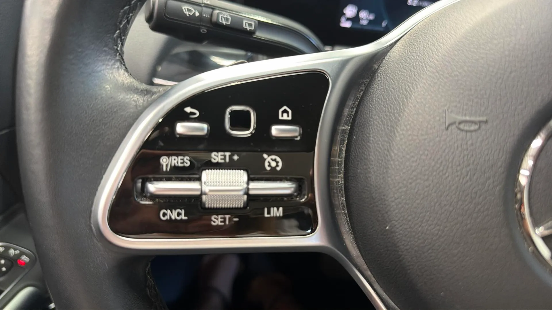 Mercedes-Benz GLA 200 D - foto 19