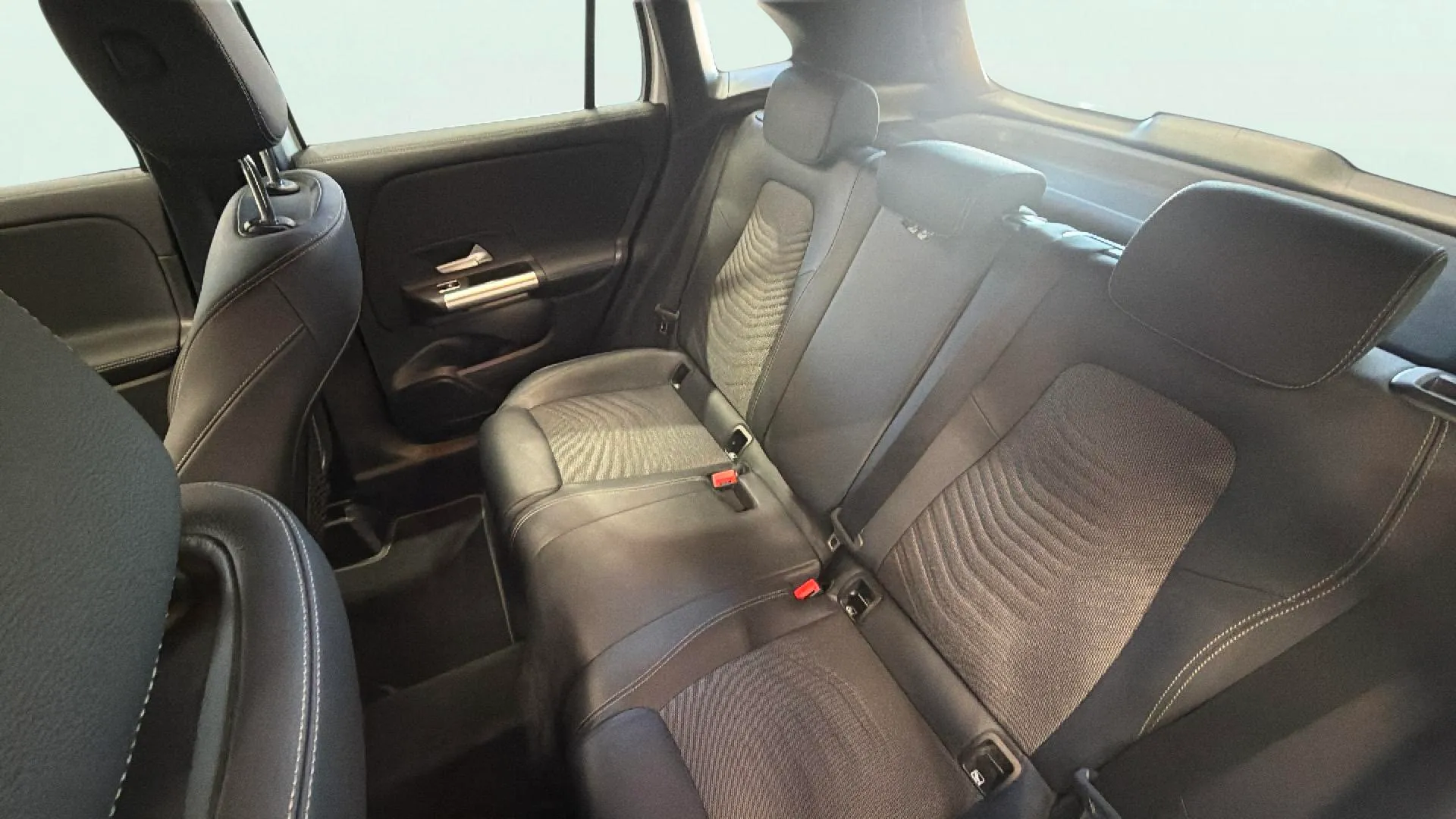 Mercedes-Benz GLA 200 D - foto 22